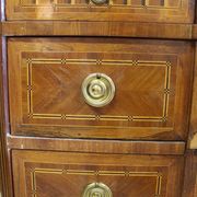 Commode aux attributs de musique d'époque Louis XVl