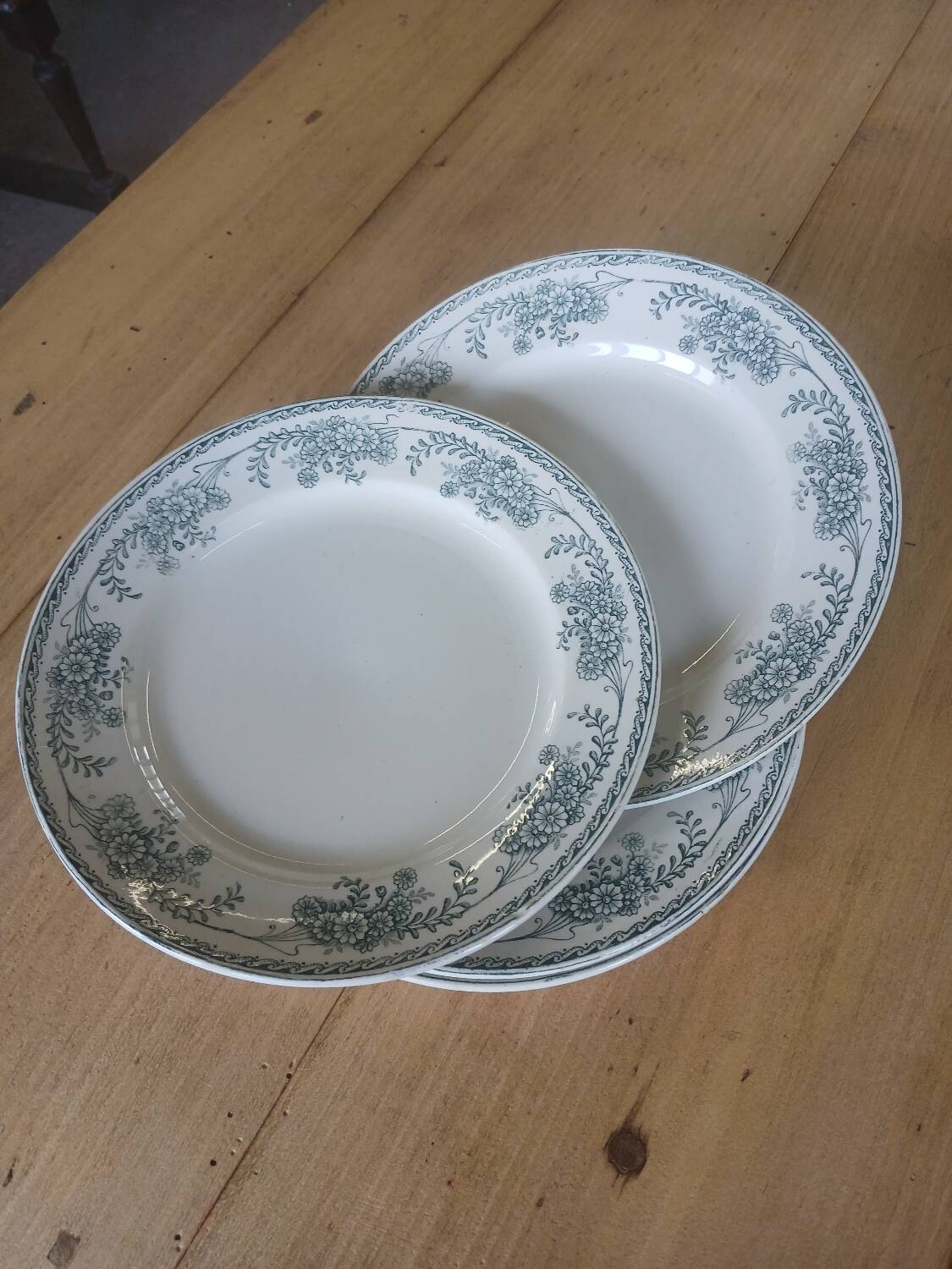 4 old flat plates Terre de fer