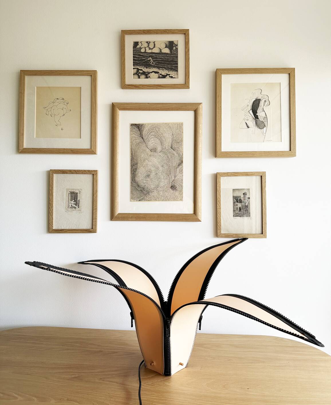 Large vintage PopArt zipped lamp. Italy, 1980s.