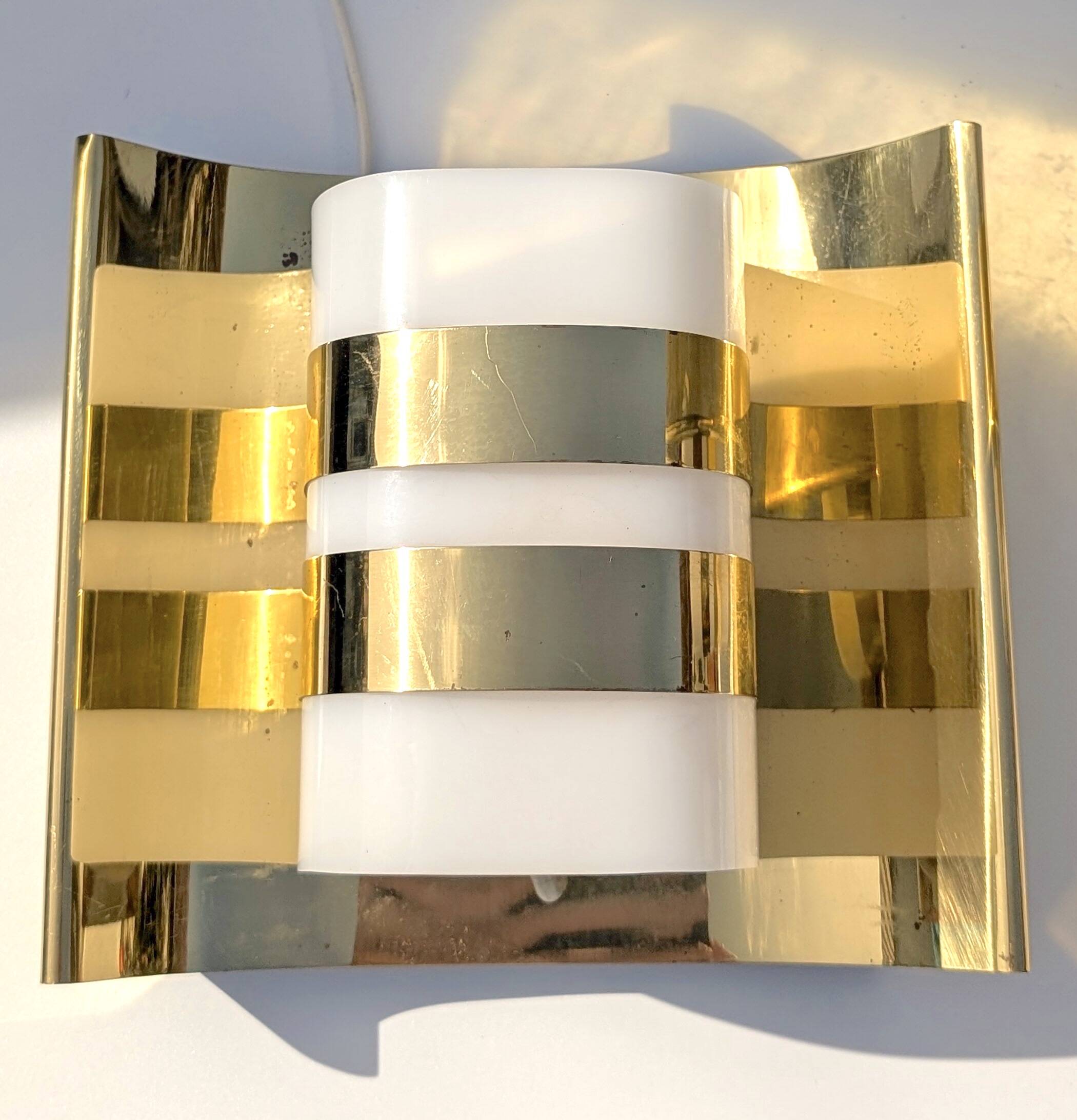 Pair of Hans-Agne Jakobsson V334/1 wall lamps in brass and opaline plastic