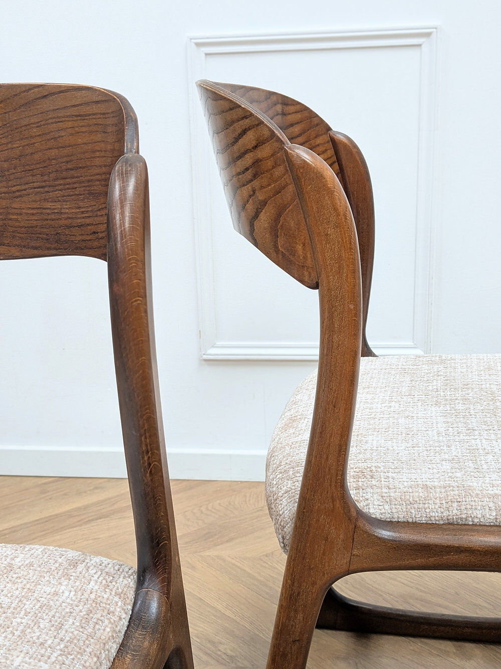 Set of 2 vintage chairs