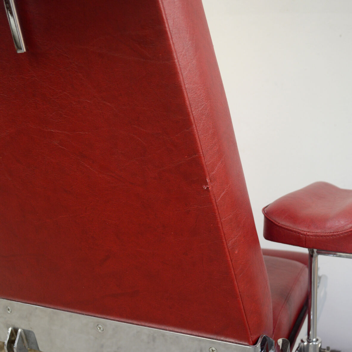 Dentist retro red skai