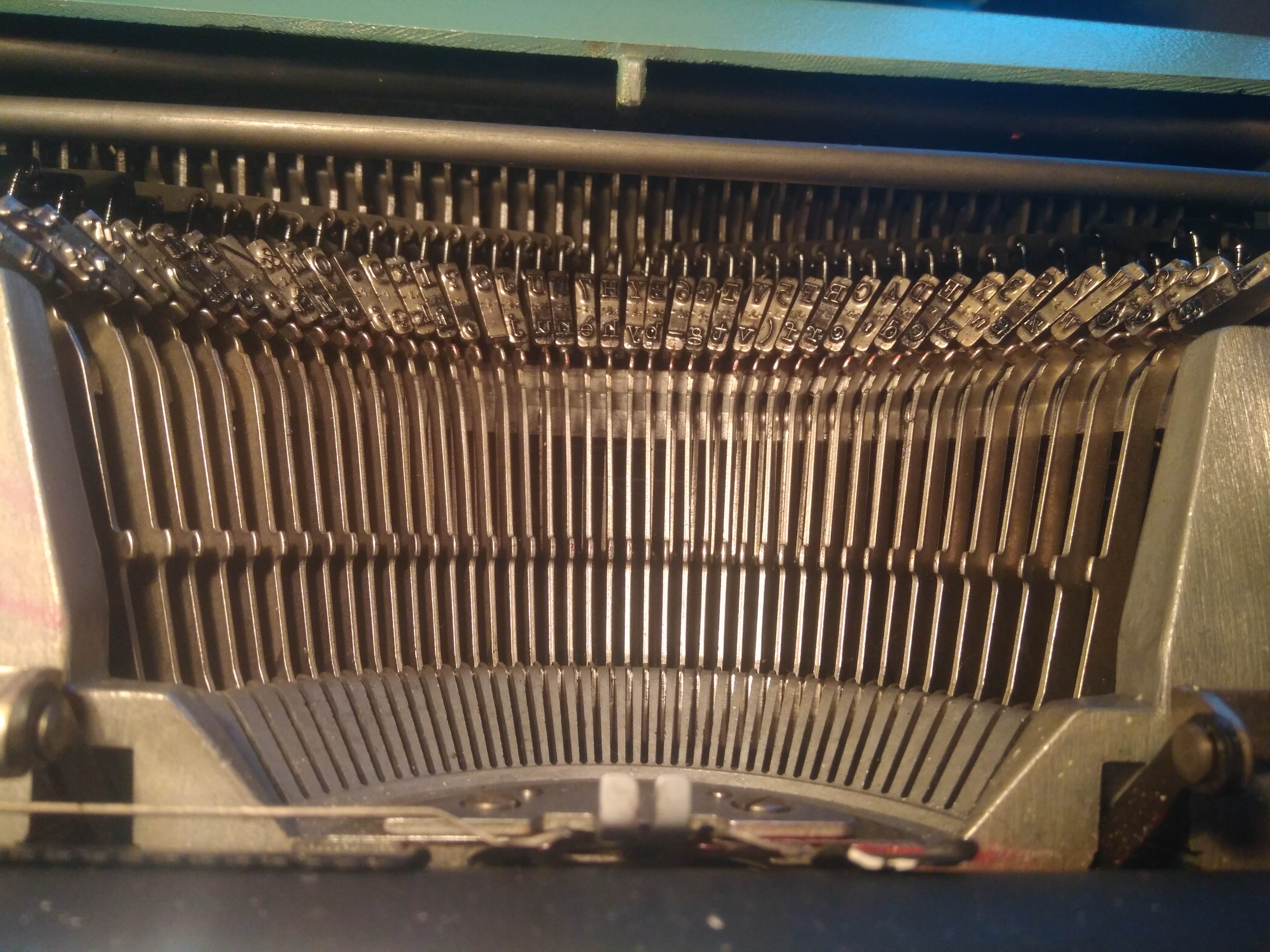 Machine à écrire mécanique vintage portable Olivetti Lettera 32