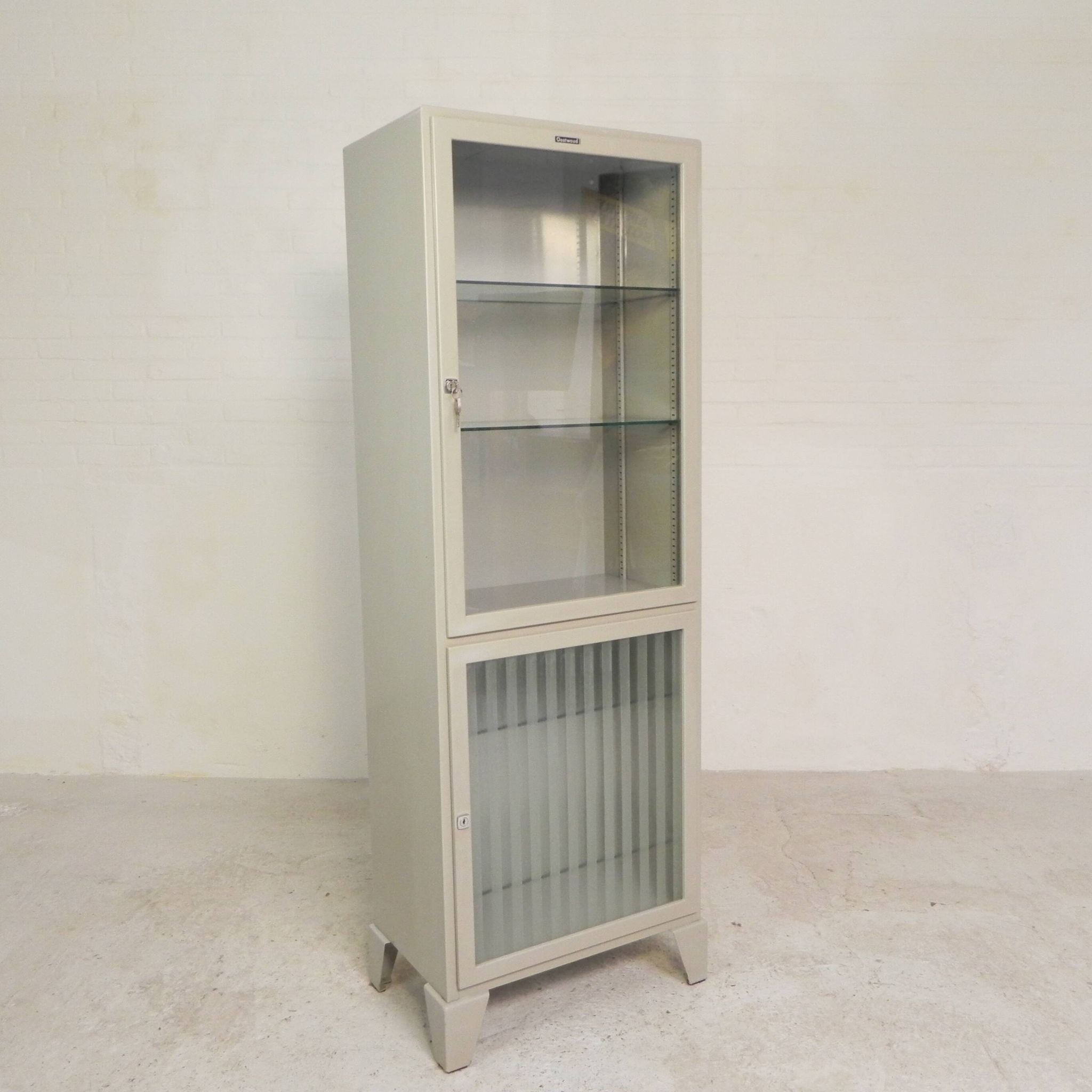 Steel doctor's cabinet, medicine cabinet, Oostwoud, 1960s