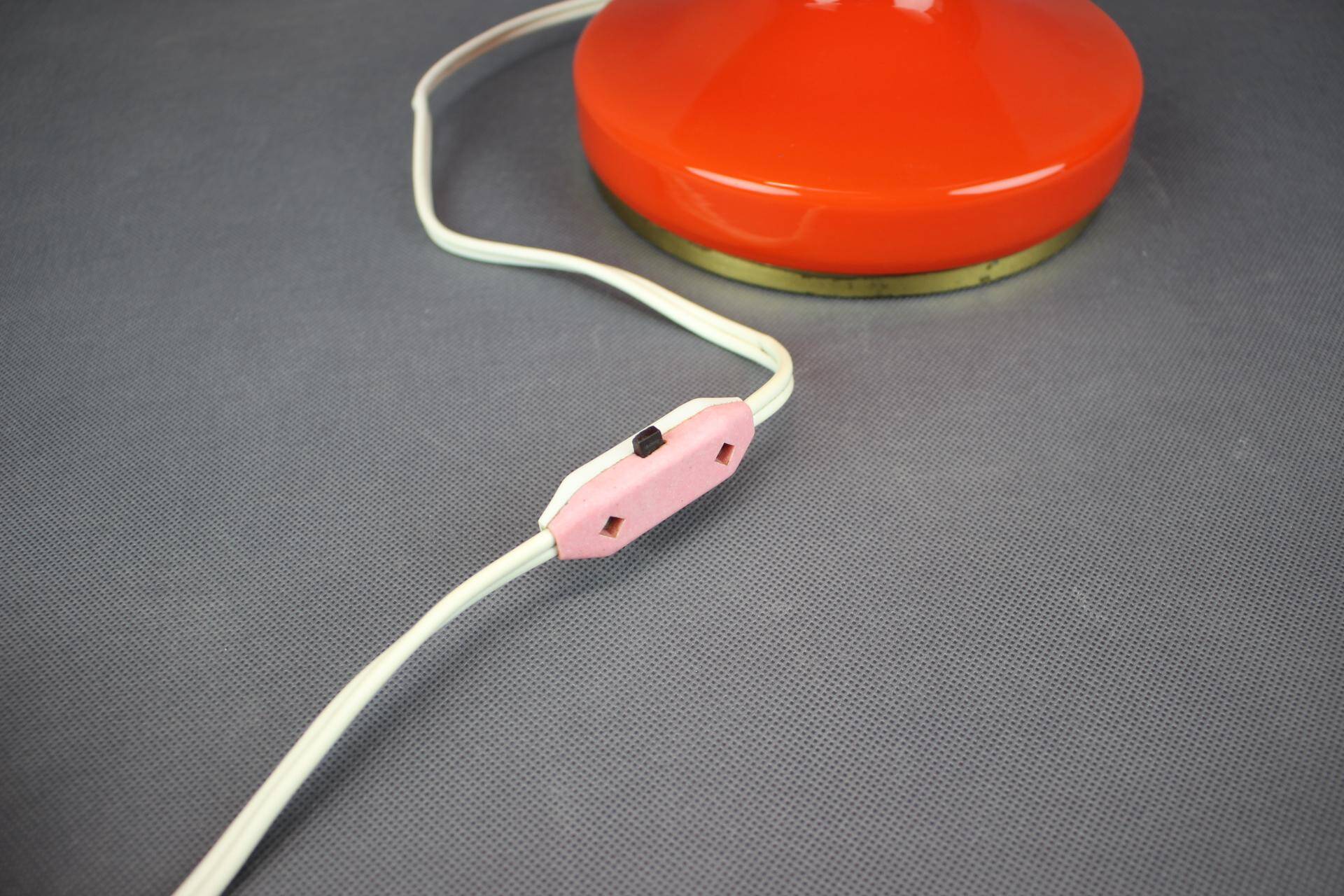 Lampe de table champignon en verre opalin orange tchèque des années 1970