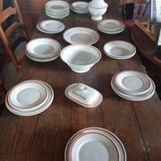 Very rare complete table service of 40 pieces – "Bistrot" model by Jacques Lobjoy for Auteuil porcelain, circa 1970.