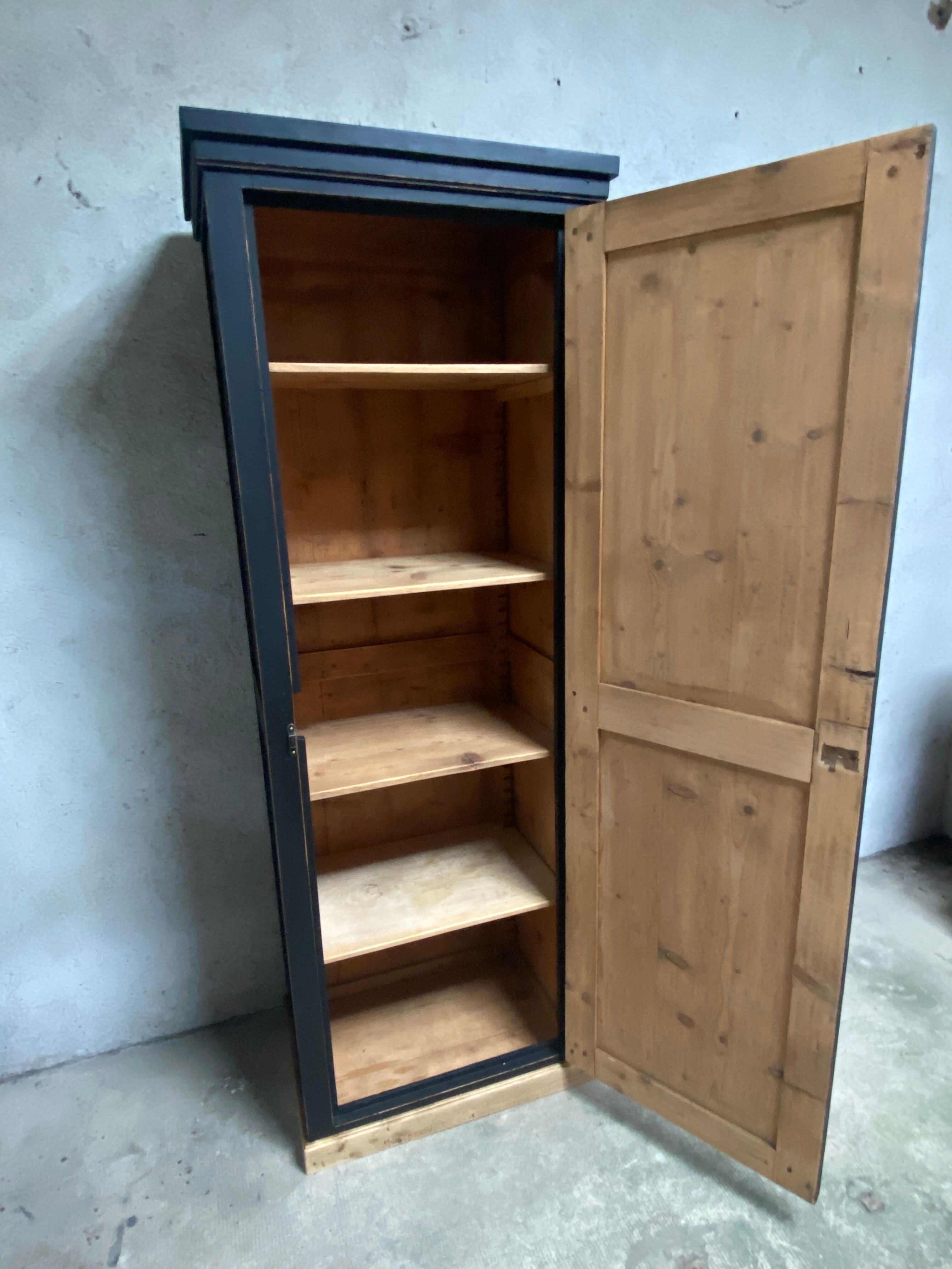 Bonnetière armoire parisienne noire