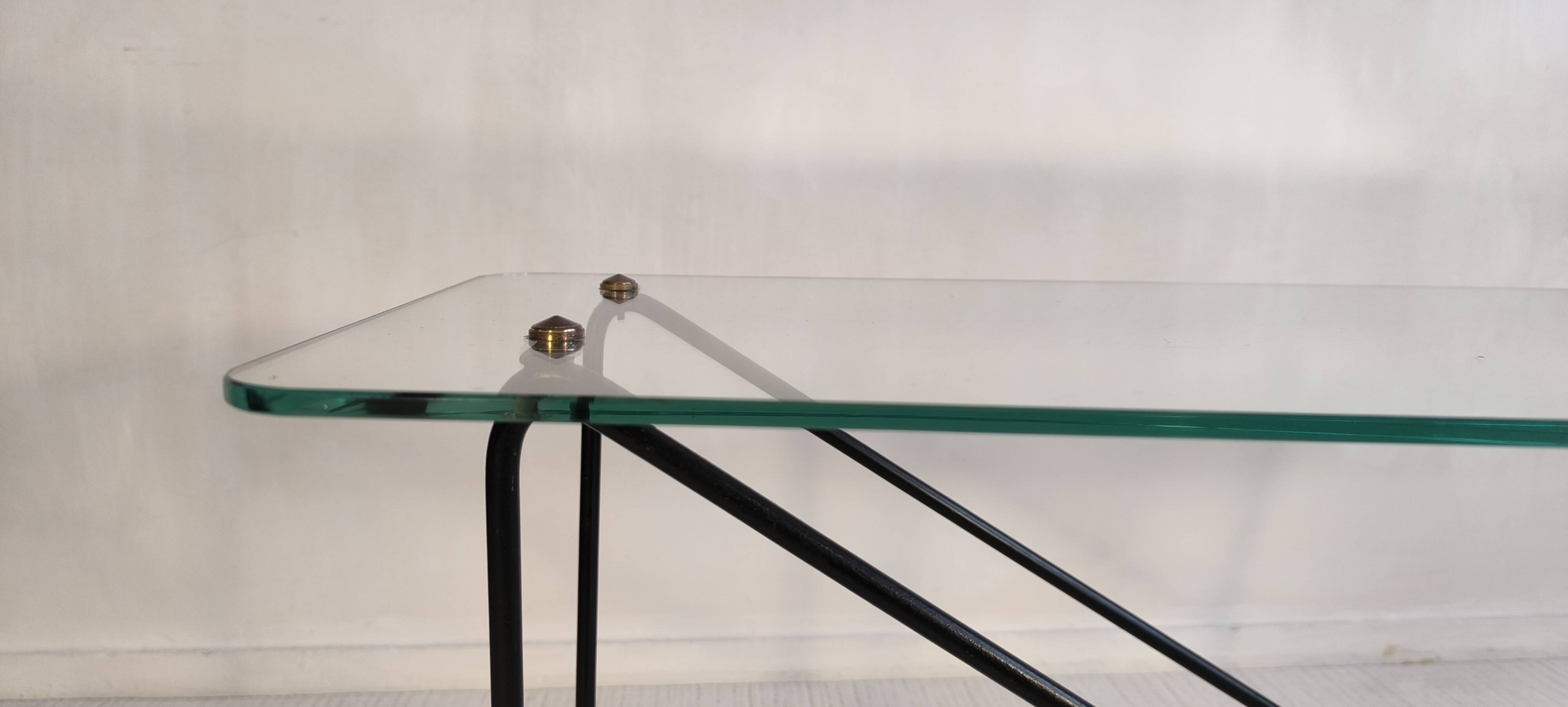 Superb asymmetrical coffee table AIRBORNE 1950s glass and lacquered metal.
