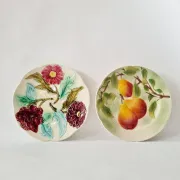 Lot de 2 Assiettes Vintage en Barbotine