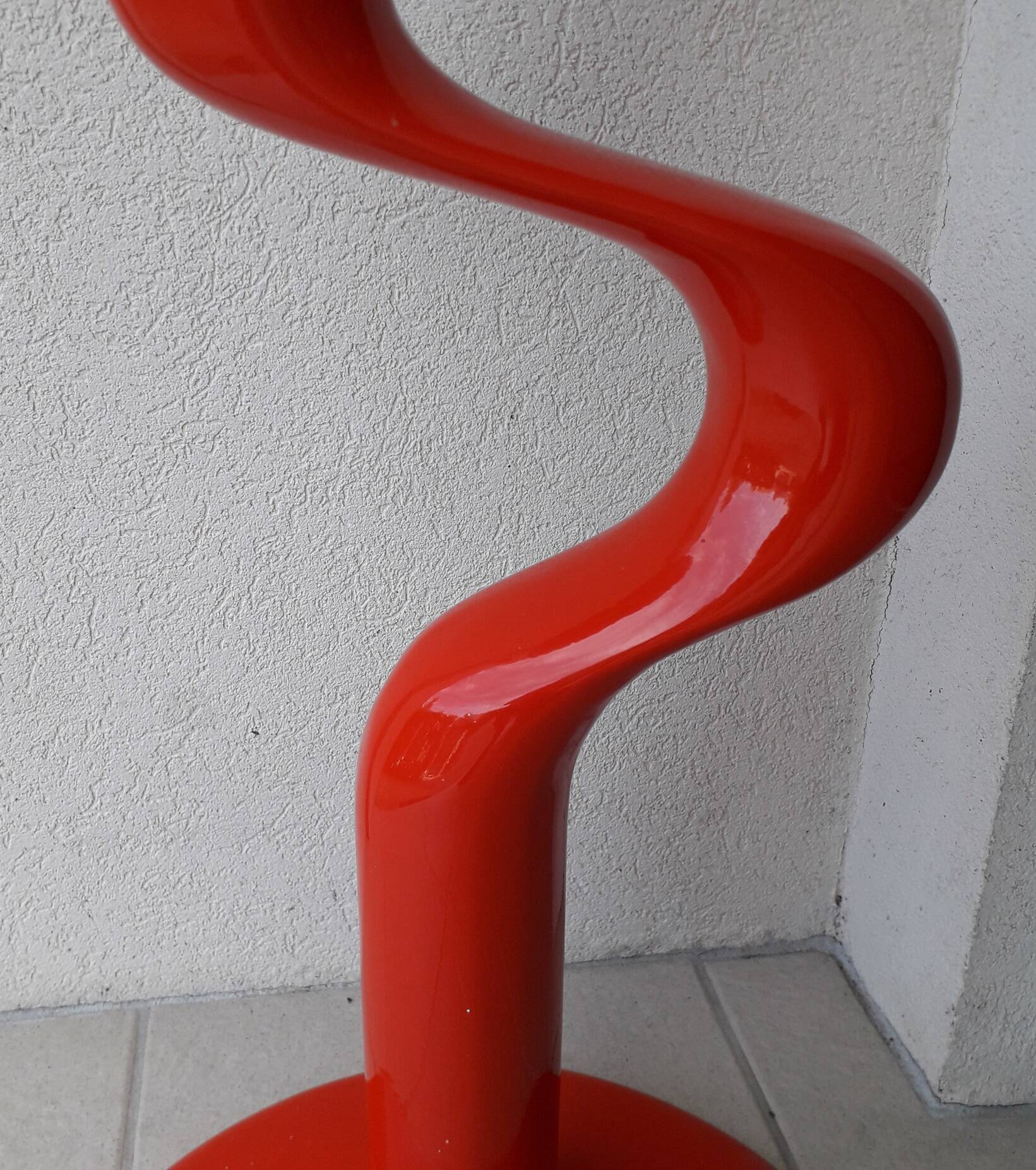 Red sculpture by Döman Tony Almen and Peter Gest