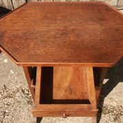 Tabletop storage tray