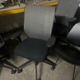 Vitra ID Trim office chair by Antonio Citterio — black mesh backrest and blue fabric seat, aluminium frame.