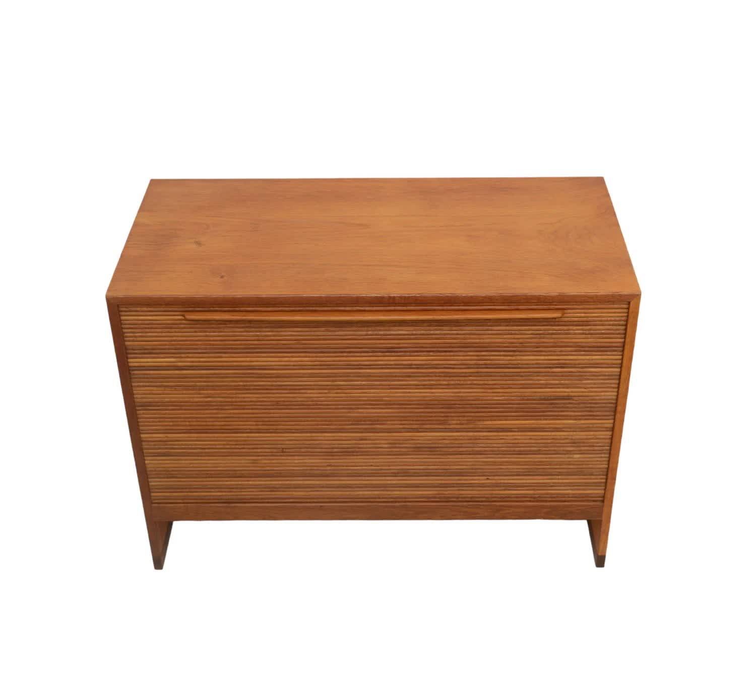 Curtain cabinet oak Hans Wegner series RY, Denmark 1950s