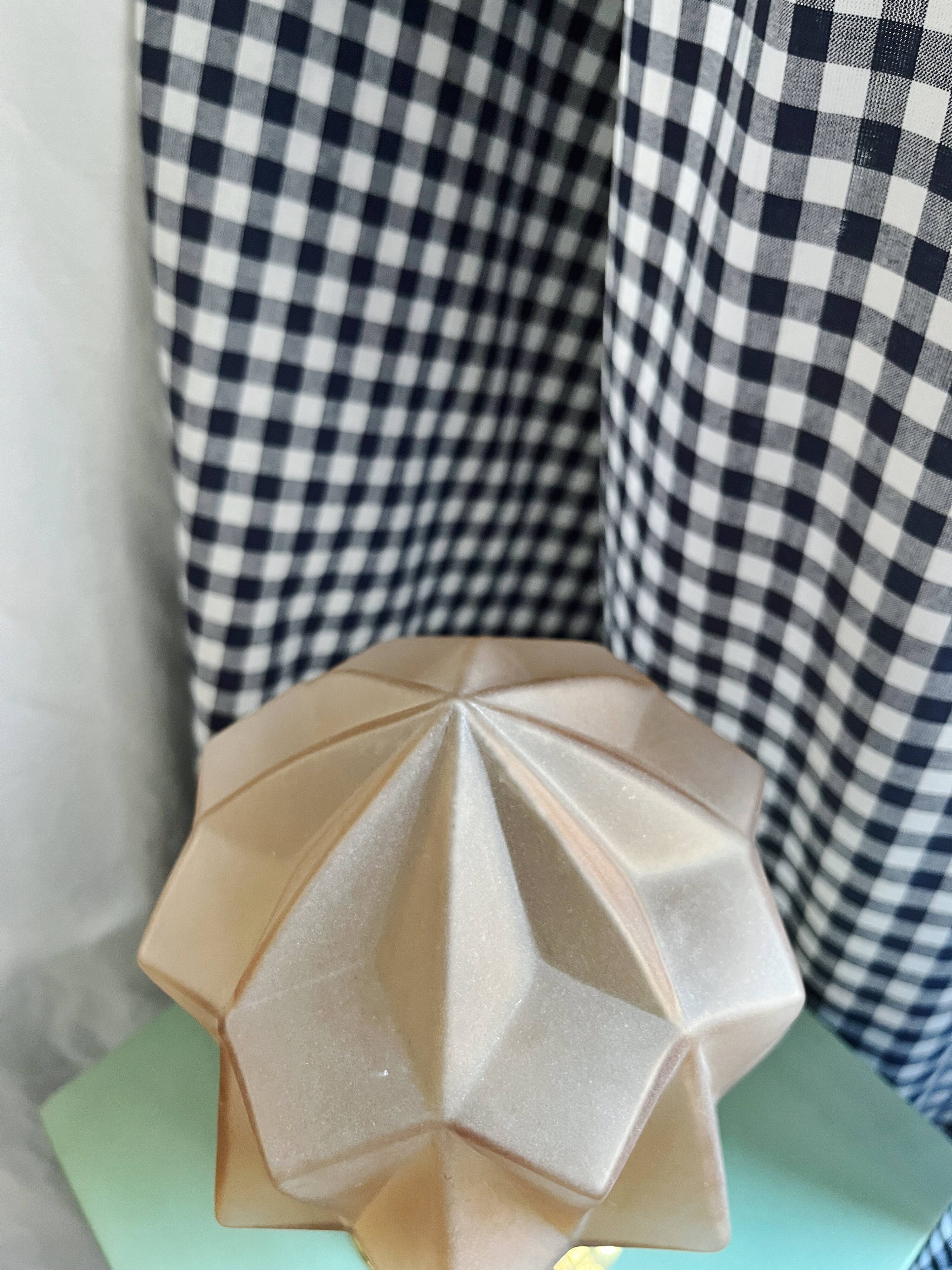 Pink star table lamp