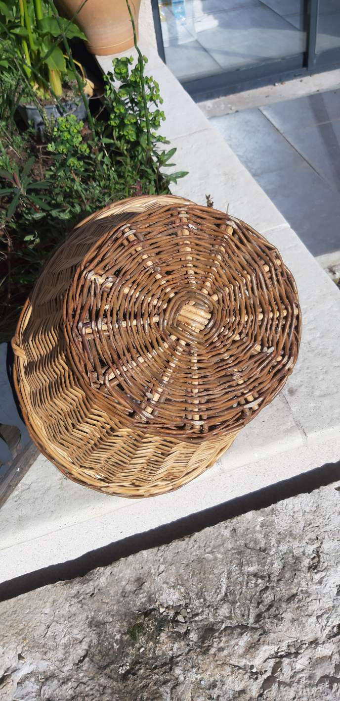 old wicker basket 60/70