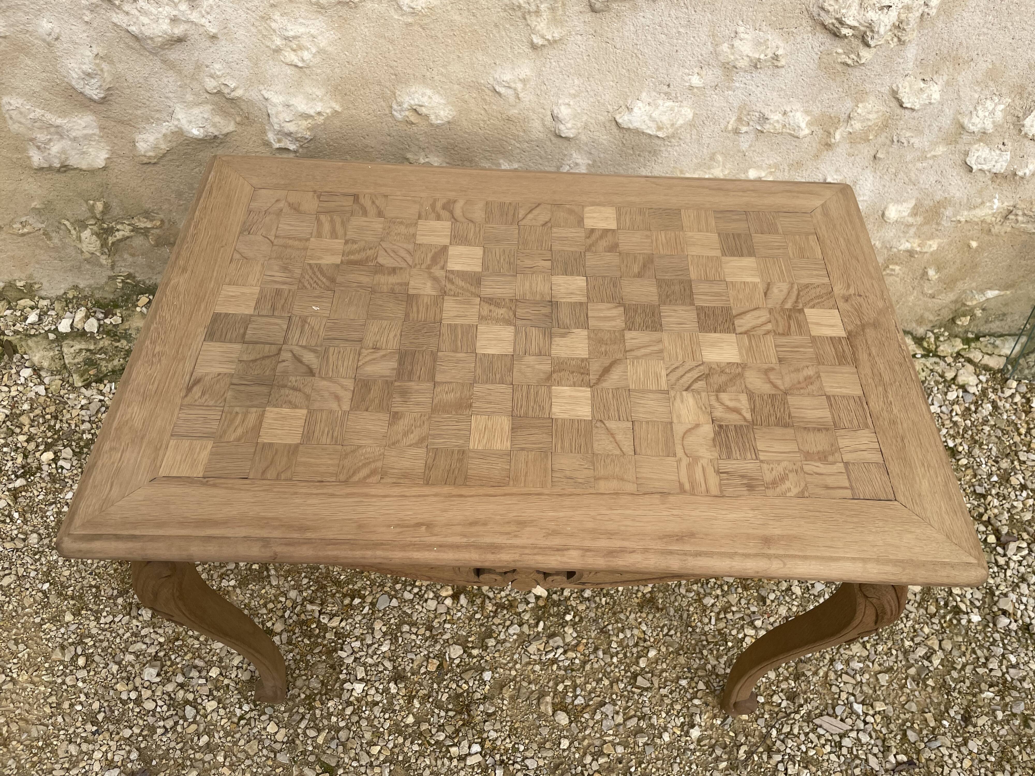 Petite table d’appoint en chêne