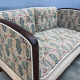 Bench reads art deco