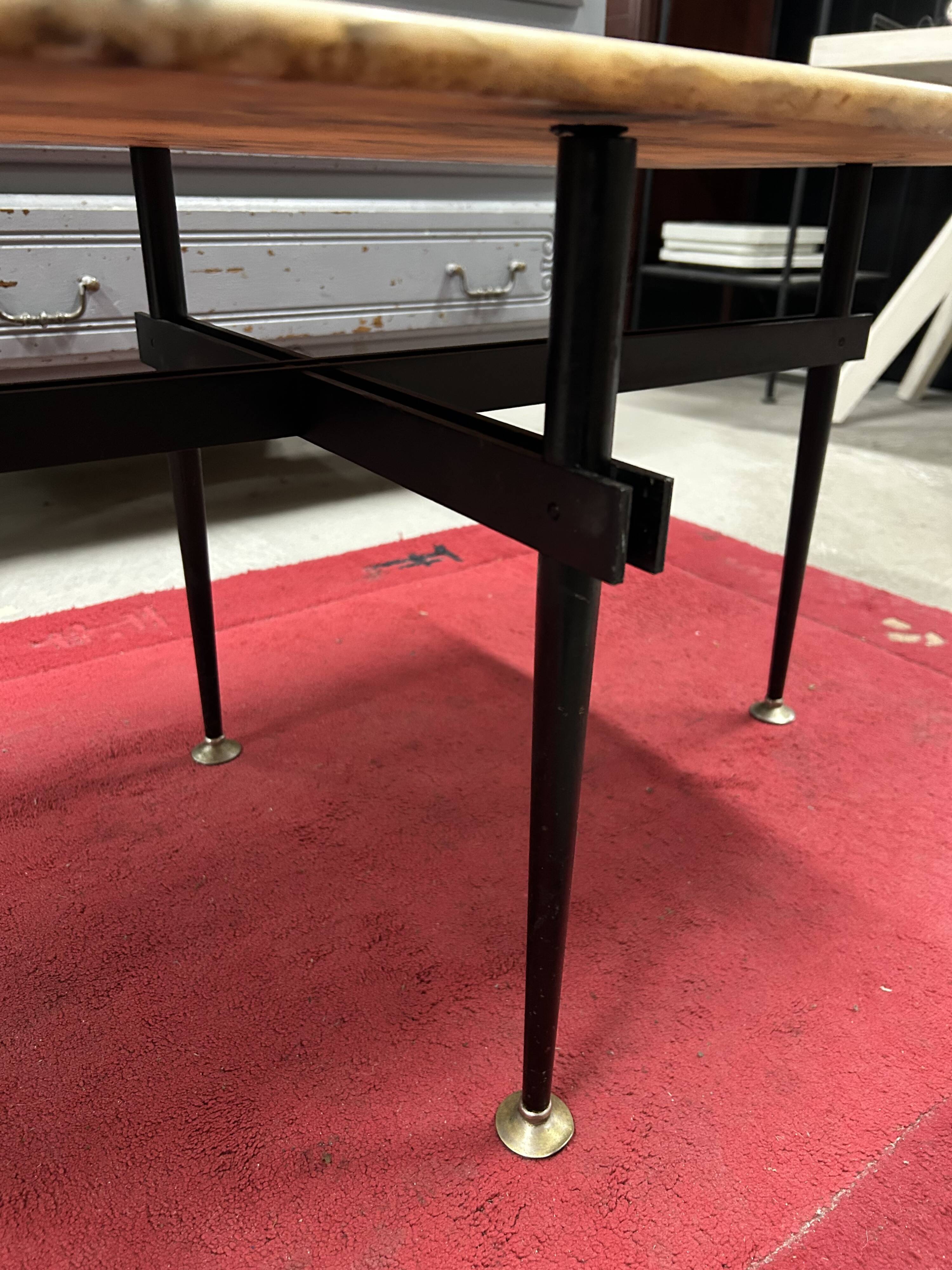 Table avec plateau en marbre
