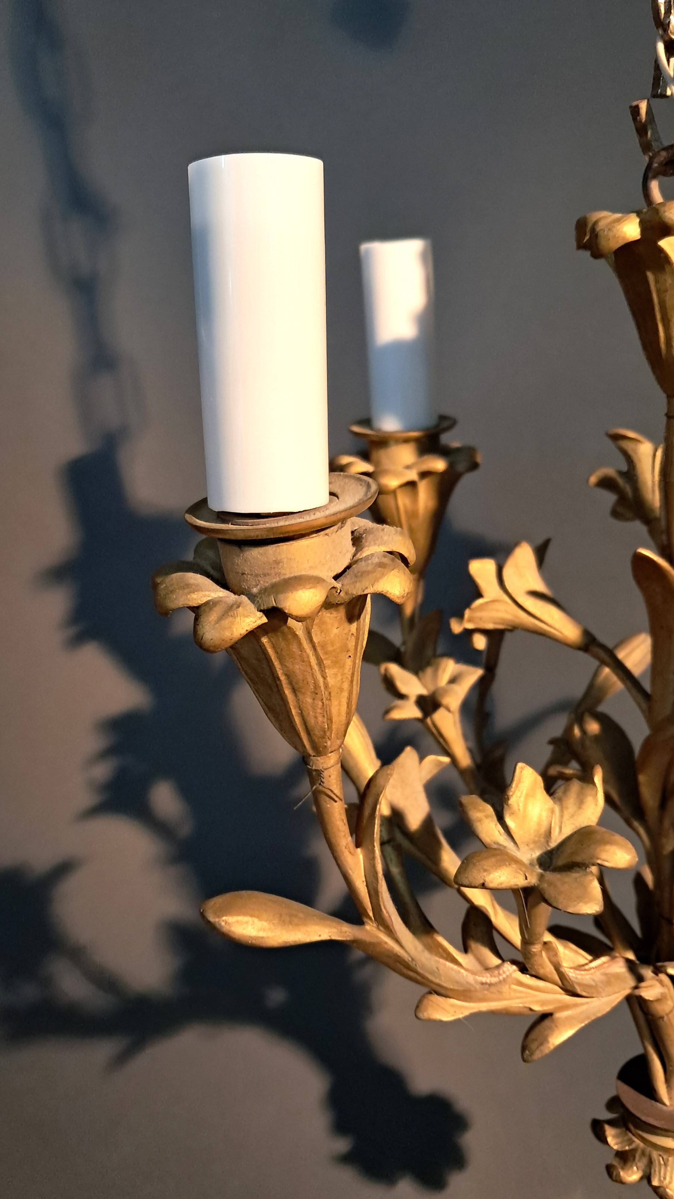 Neoclassical 4-arm gilt bronze chandelier, Circa 1940/1950.