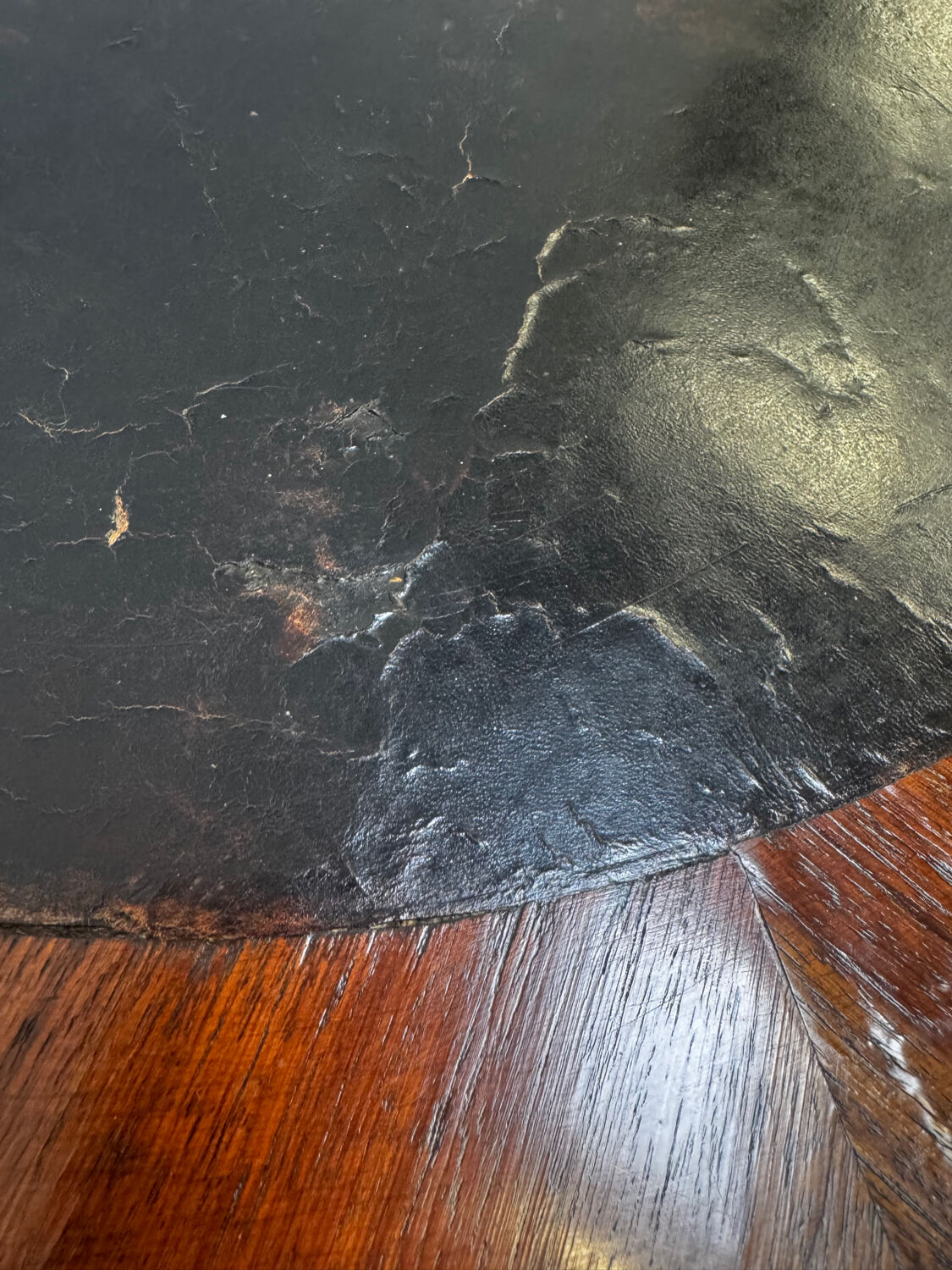 Bouillotte table/game table in Louis XVI style with marquetry circa 1900.