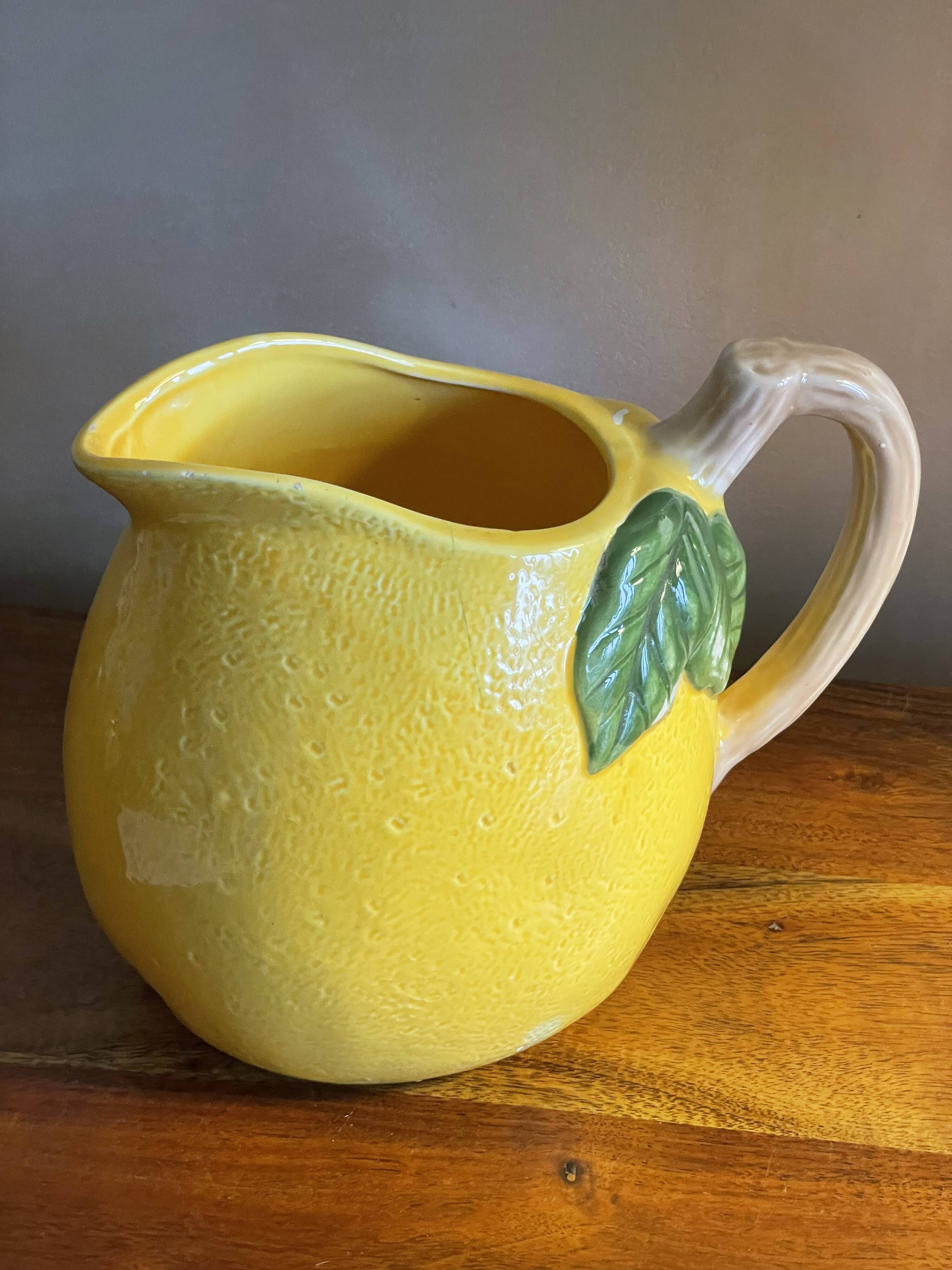 Lemon slip pitcher