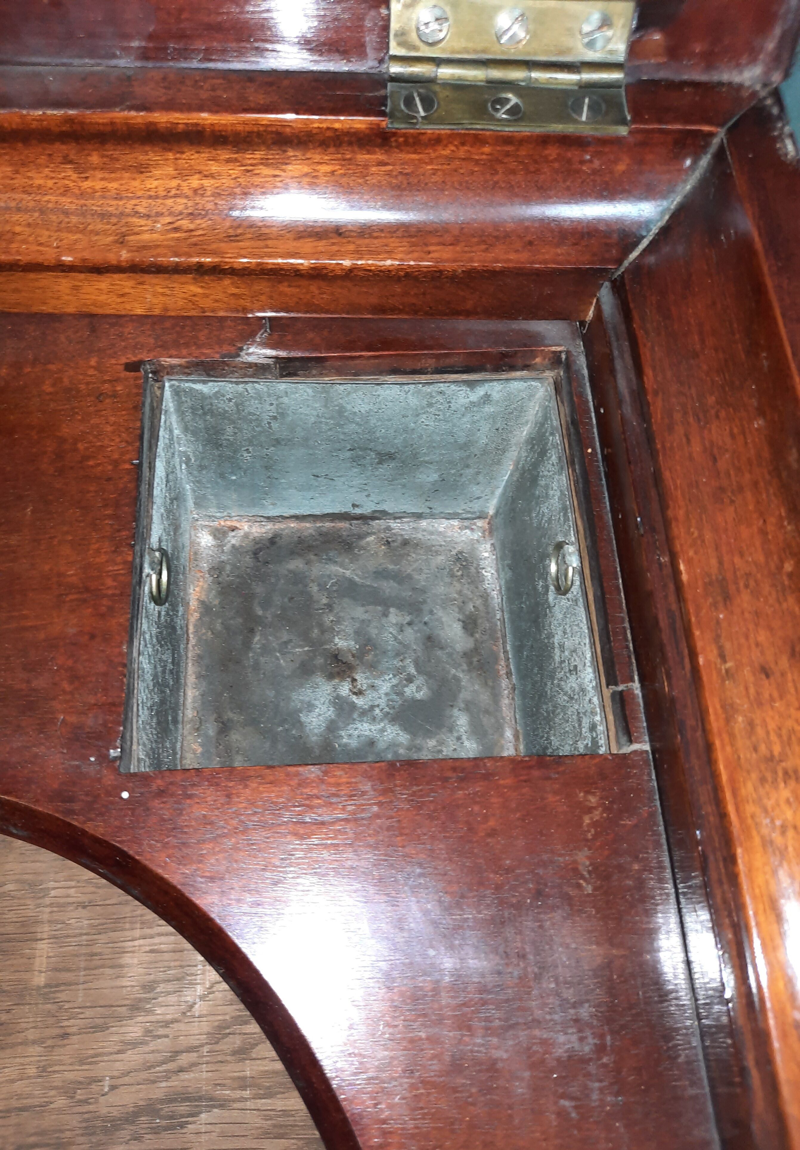 Meuble de toilette en acajou