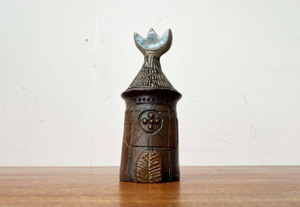 Modern Swedish studio pottery from the mid-century, Bagdad House 2 series by Bertil Vallien for Gustavsberg 1960s.