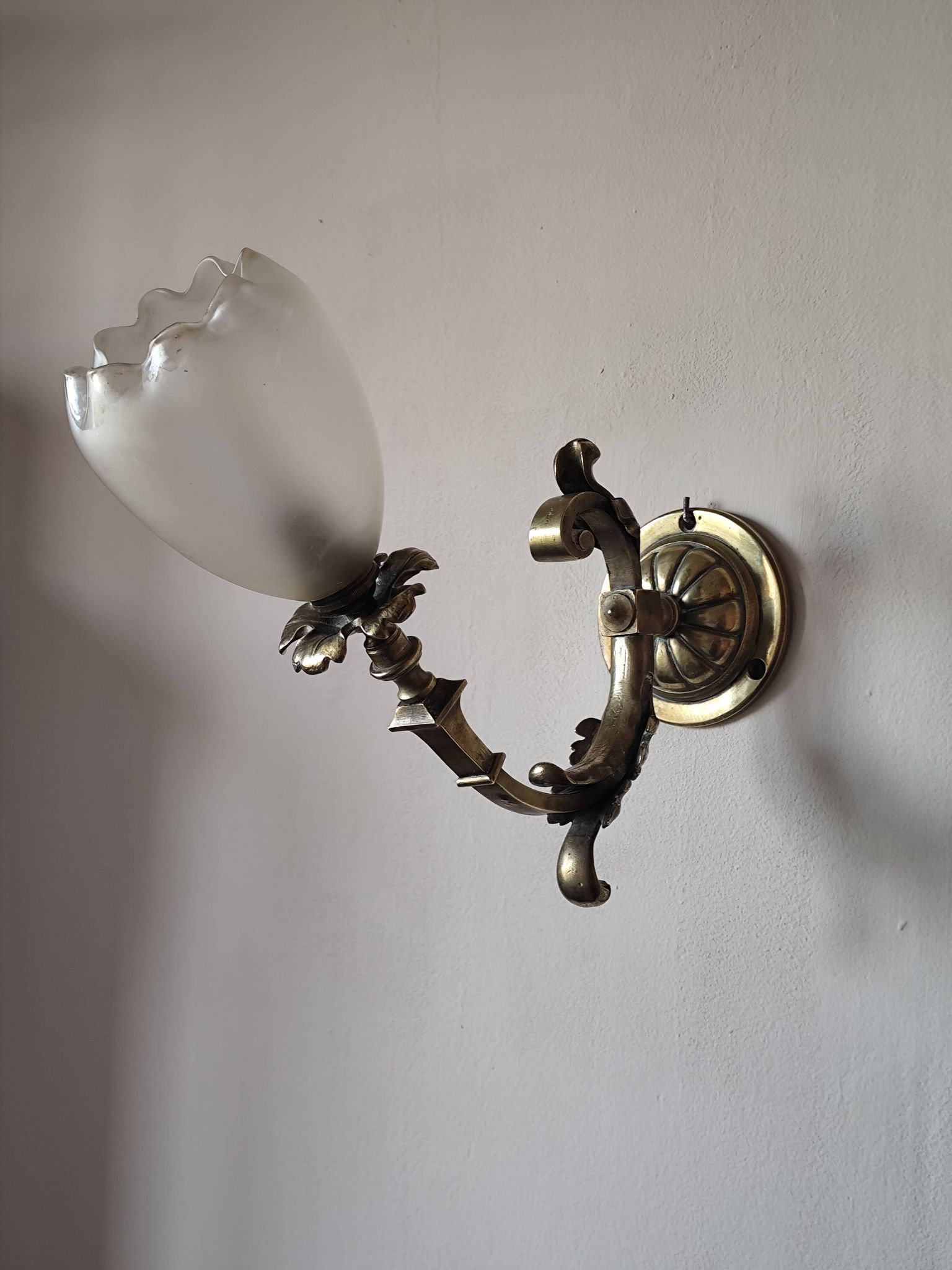 Bronze wall light with opaque glass tulip 1900