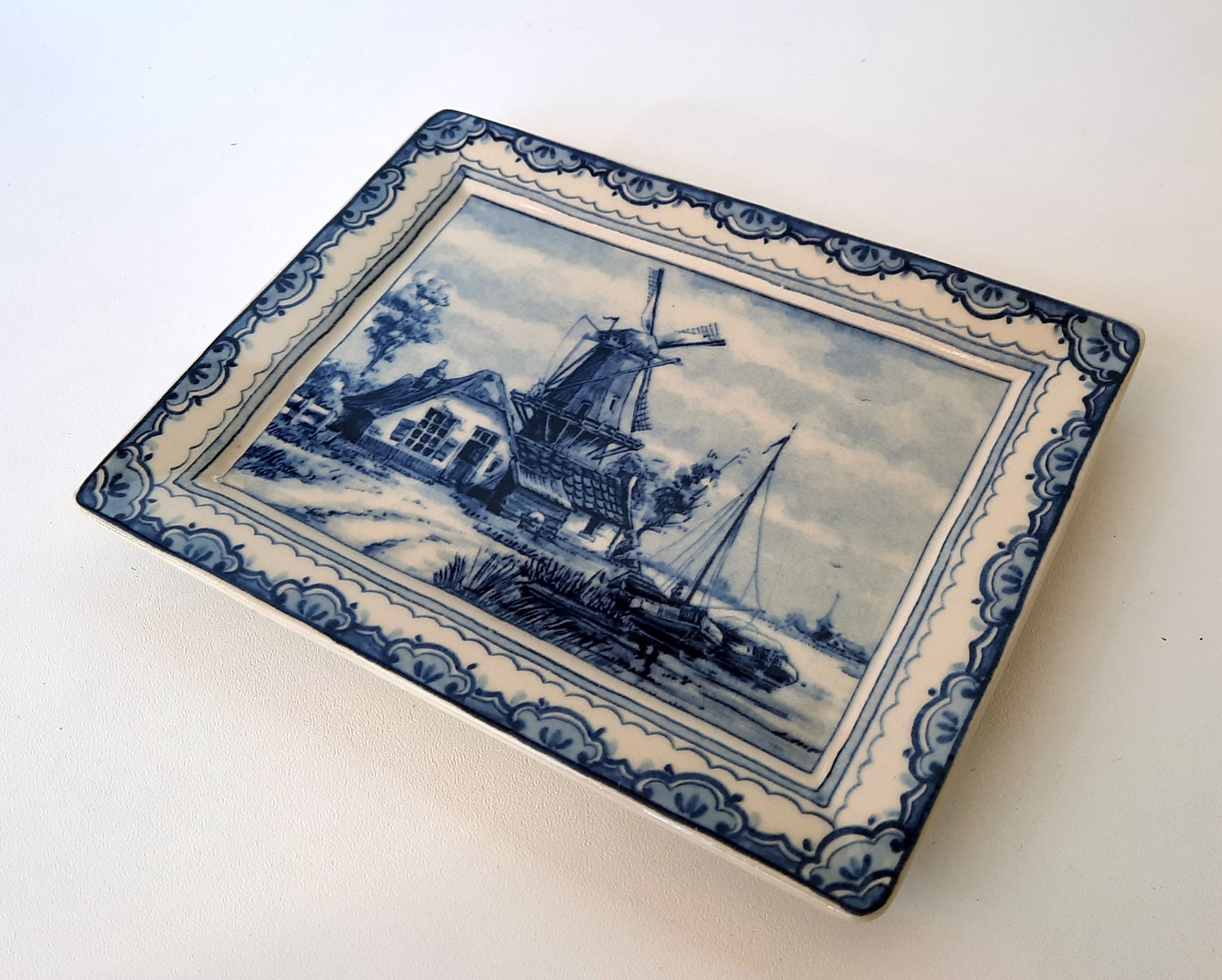 Rectangular porcelain cup Royal Delfts decoration mill 15x12 cm - Made in Holland