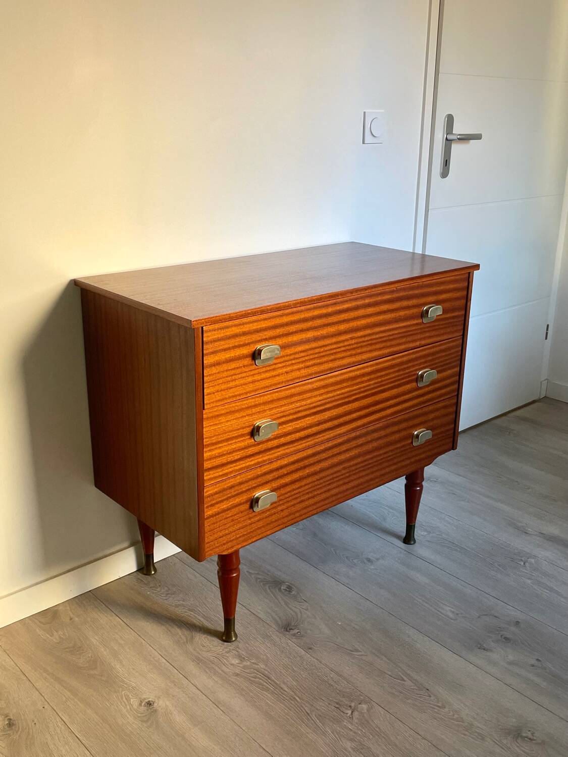Commode vintage bois pieds compas