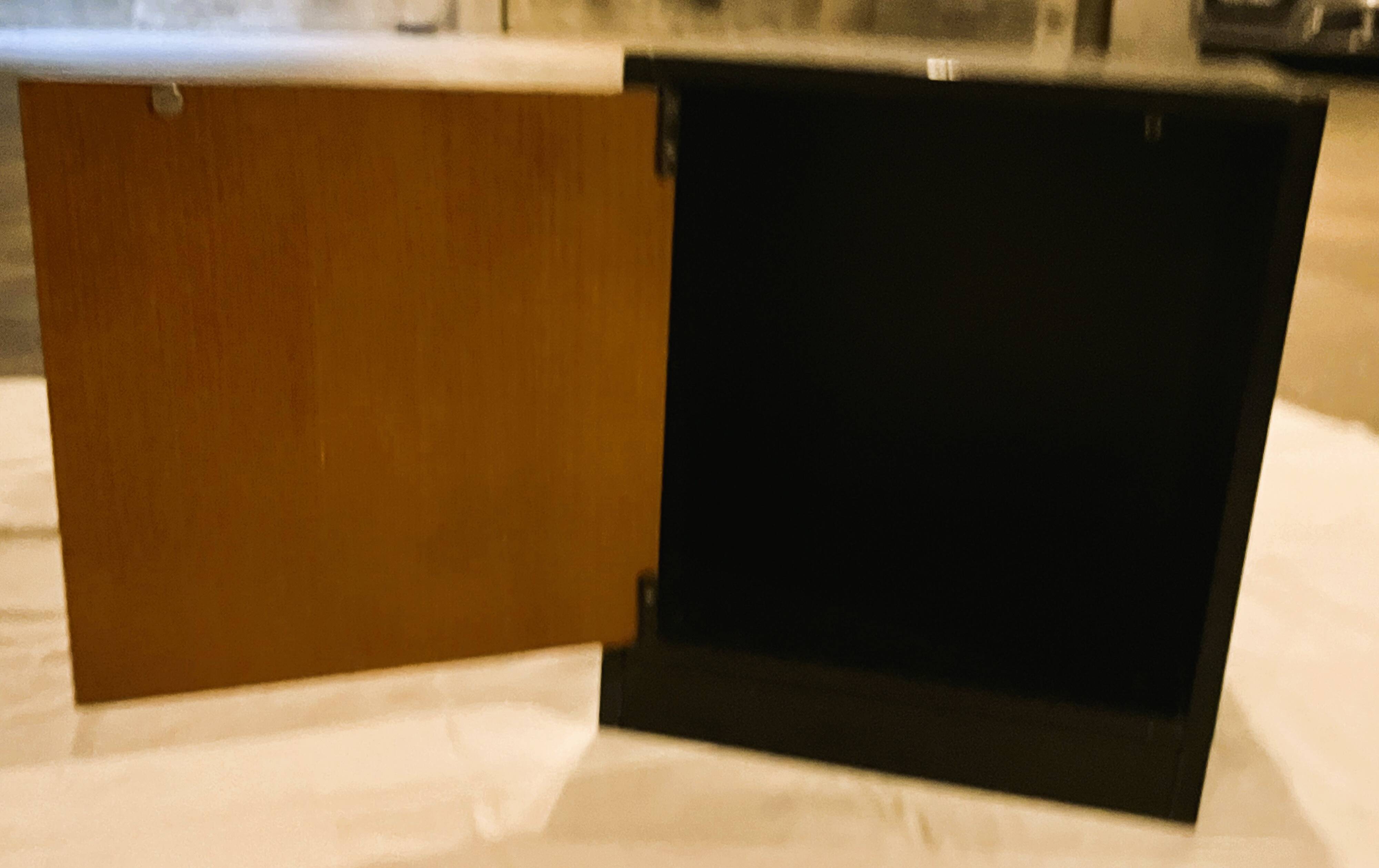 Petit meuble de rangement cubique
