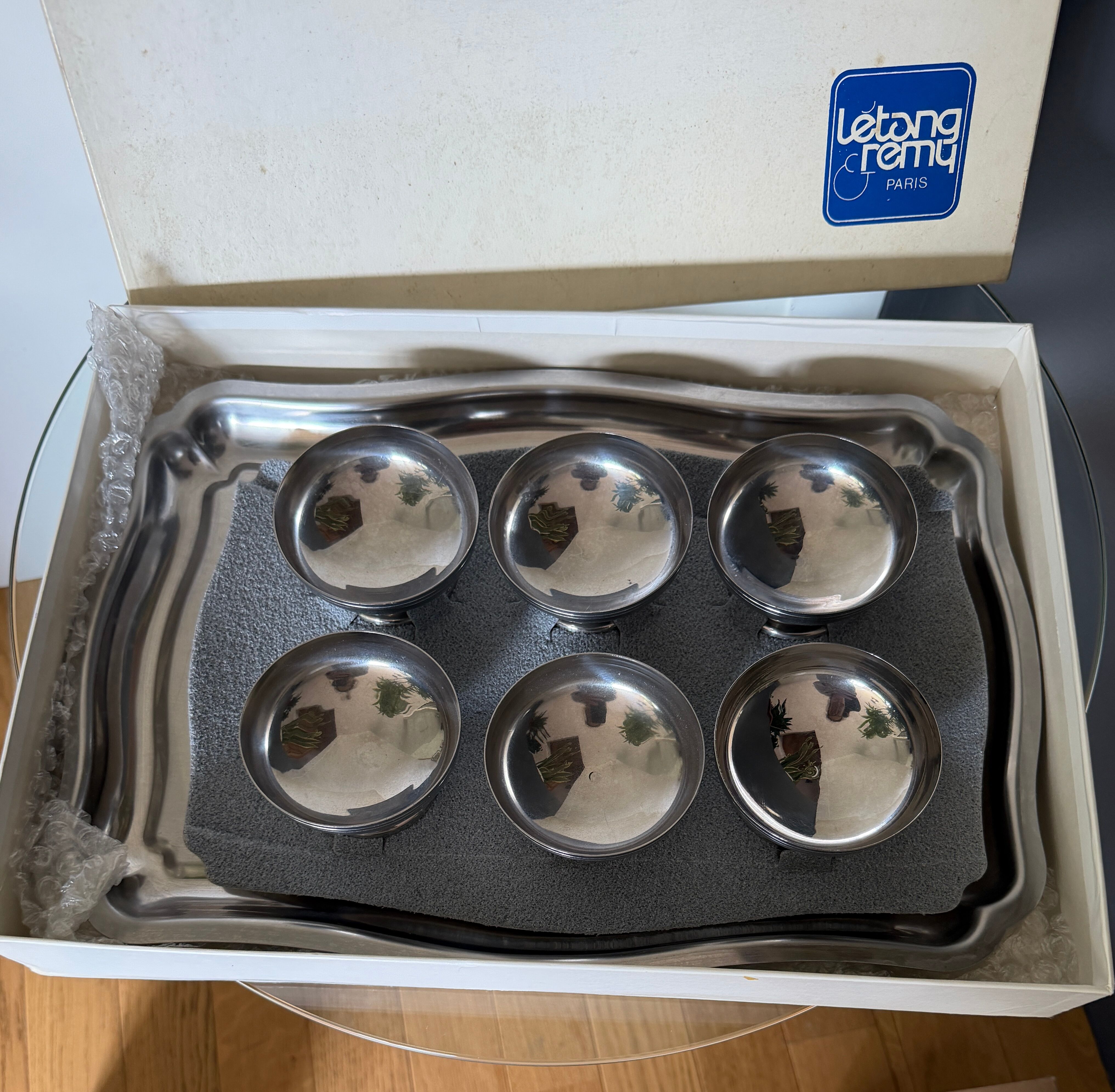 6 stainless steel ice bowls and Rémy Letang tray