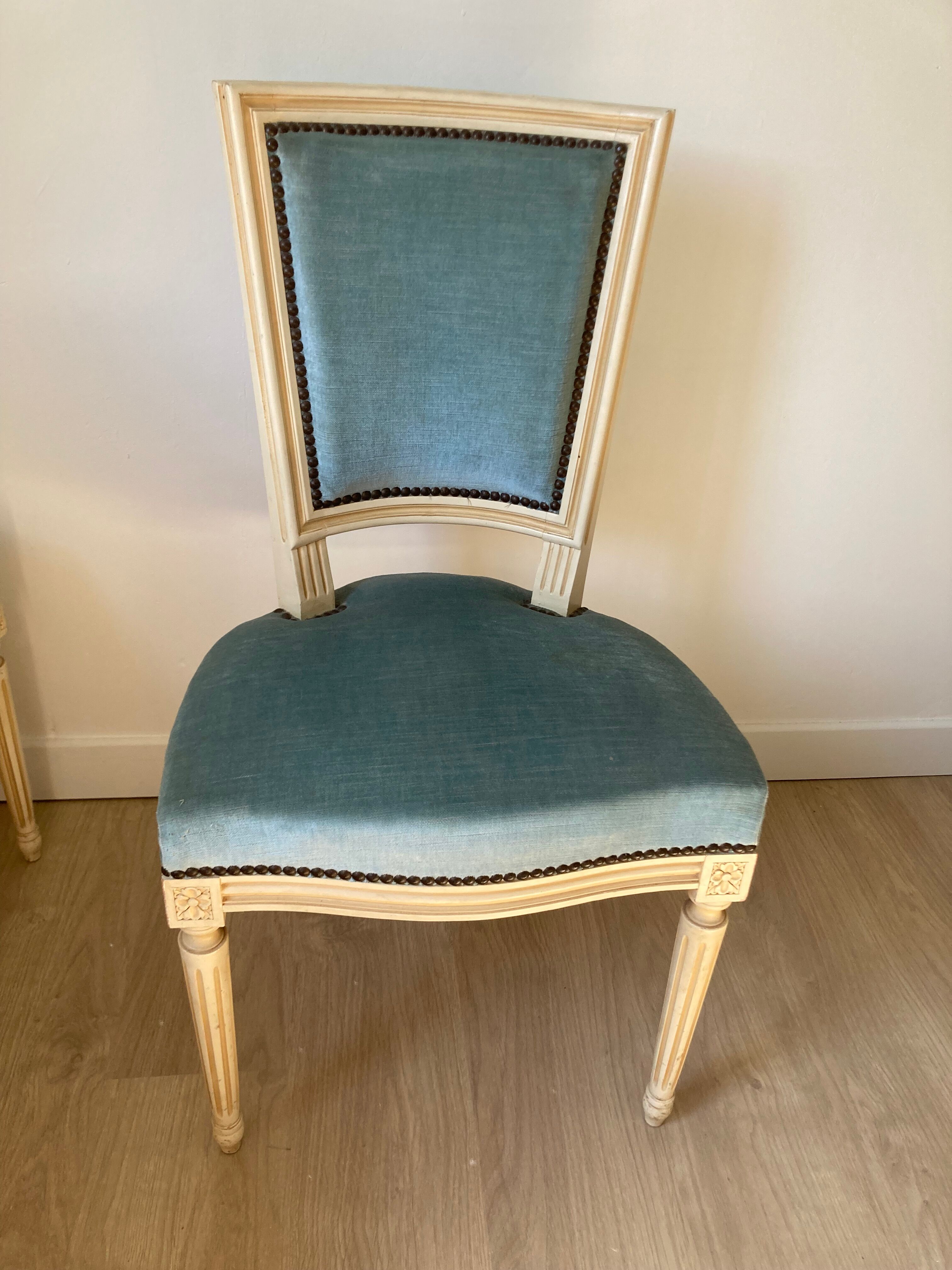 Suite of 4 velvet chairs