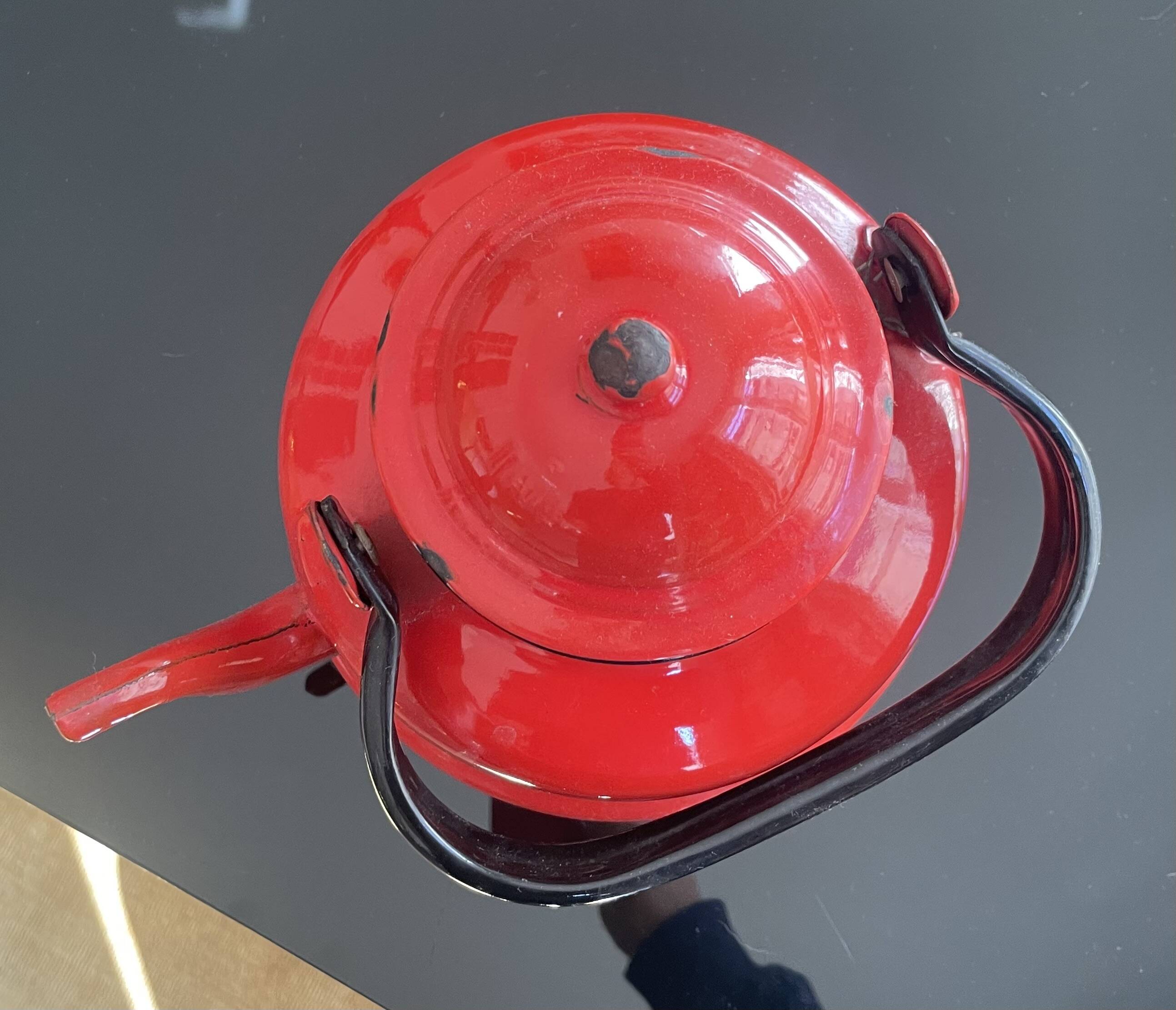 Red enamelled sheet metal kettle