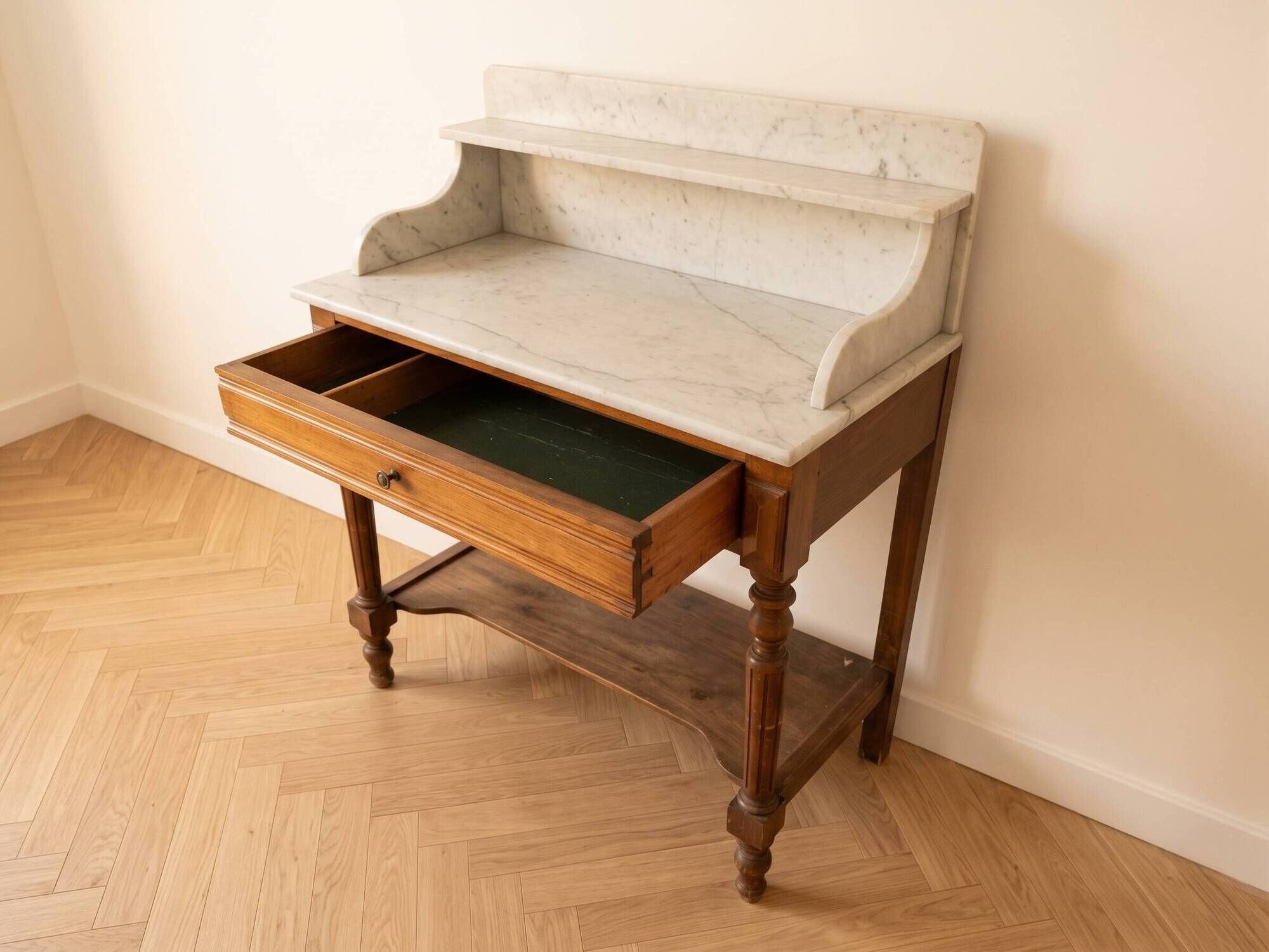 Antique dressing table in wood and marble