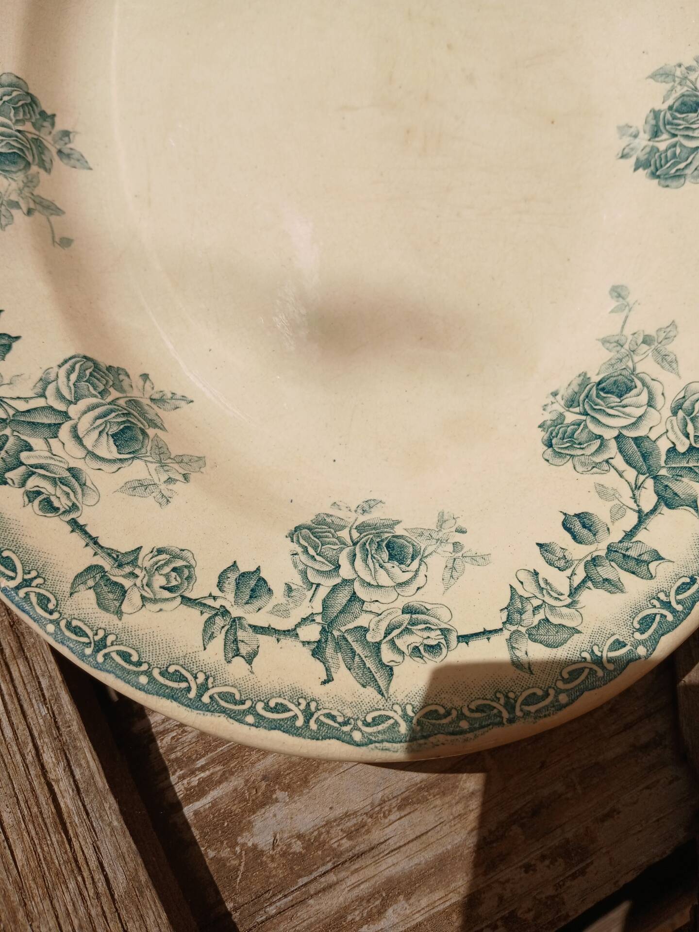 Plat ancien en terre de fer Choisy le Roi 