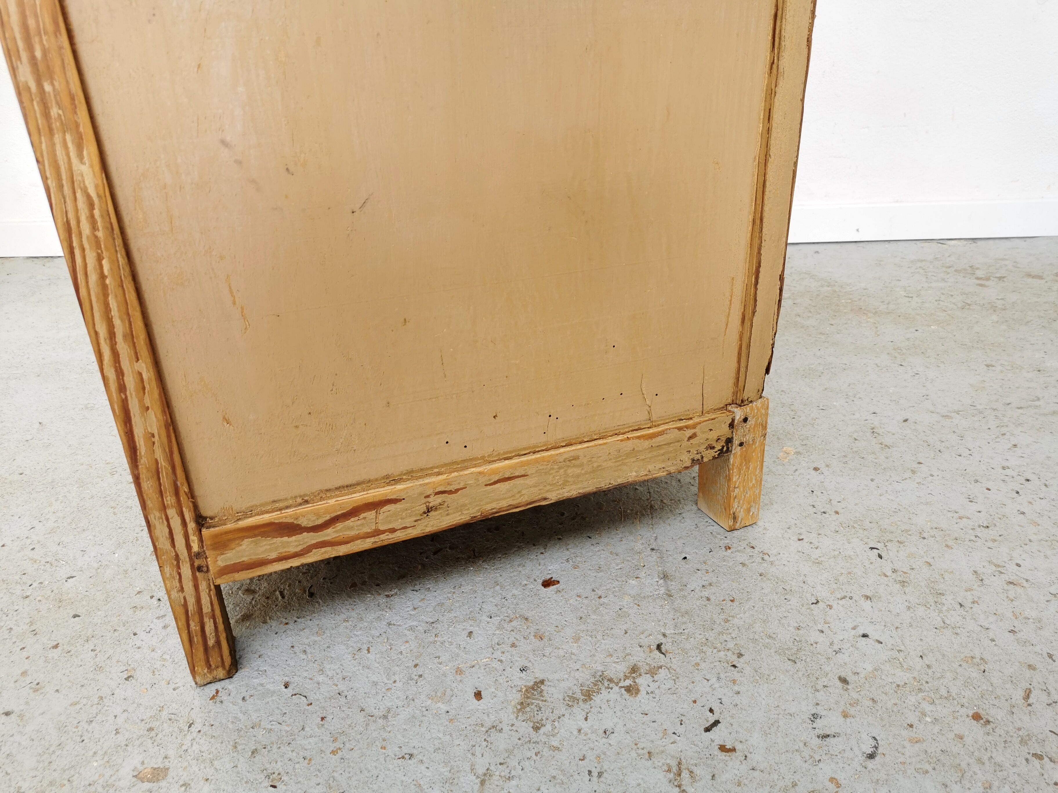 Armoire parisienne vintage