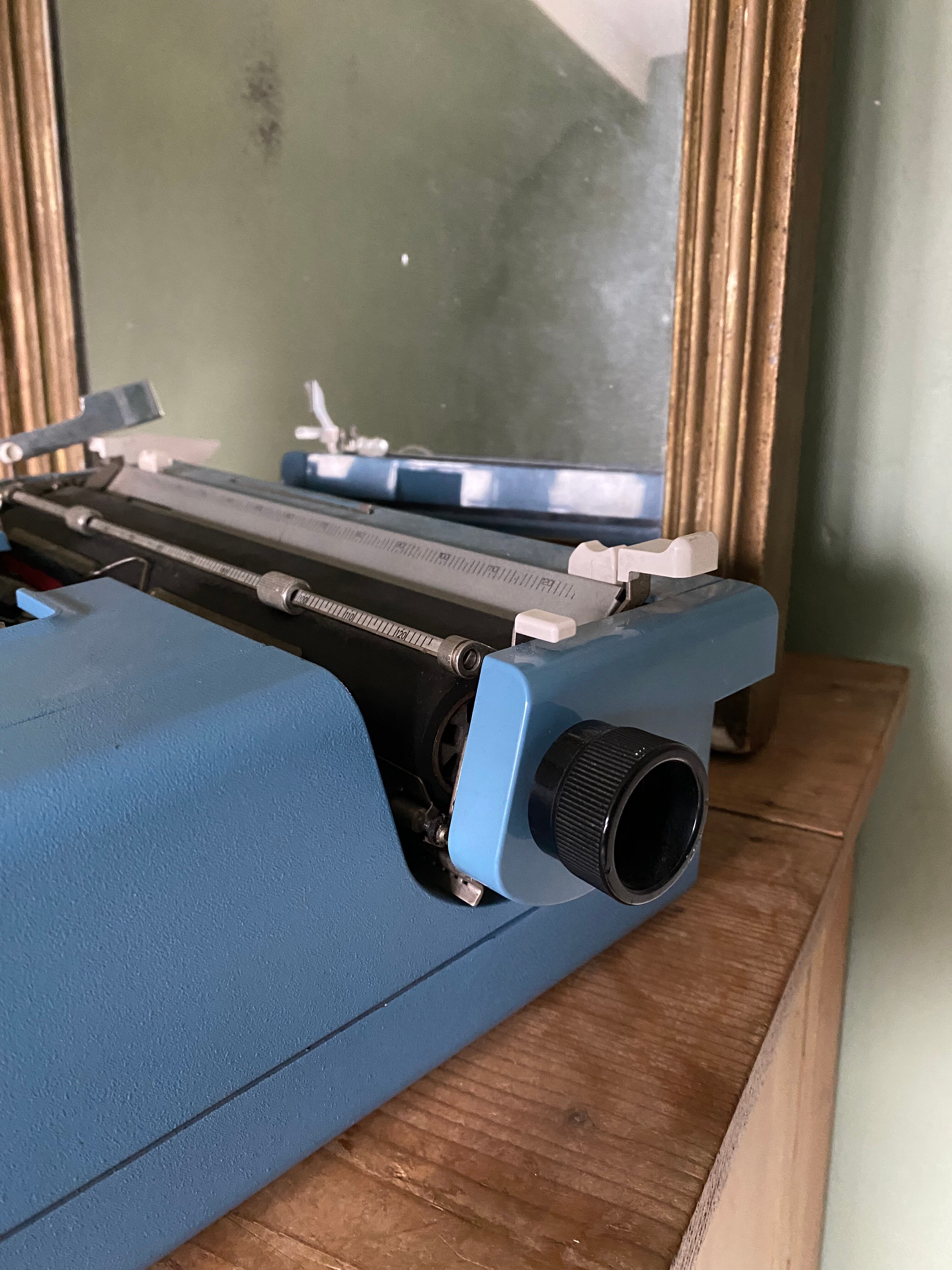 Olivetti Studio 46 typewriter