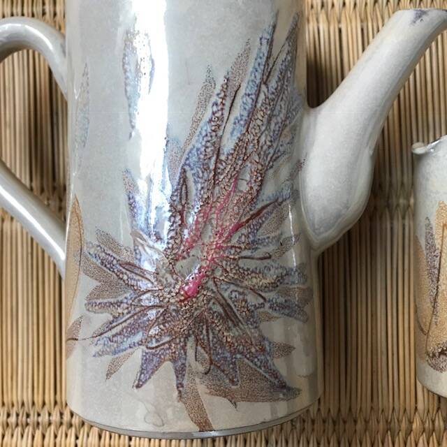 Set of 1 jug and 1 milk jug signed La Roue Vallauris.