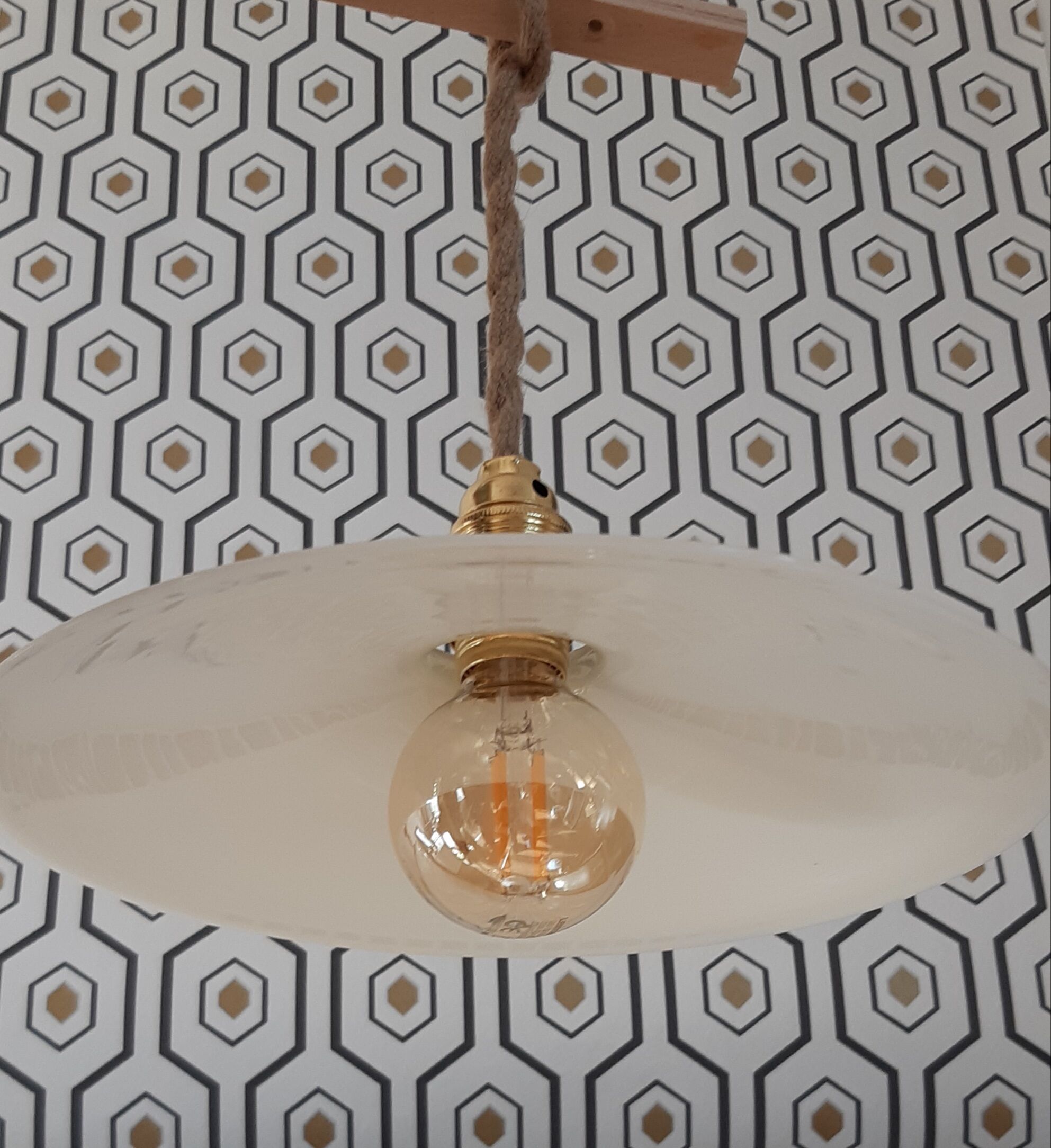White opaline suspension