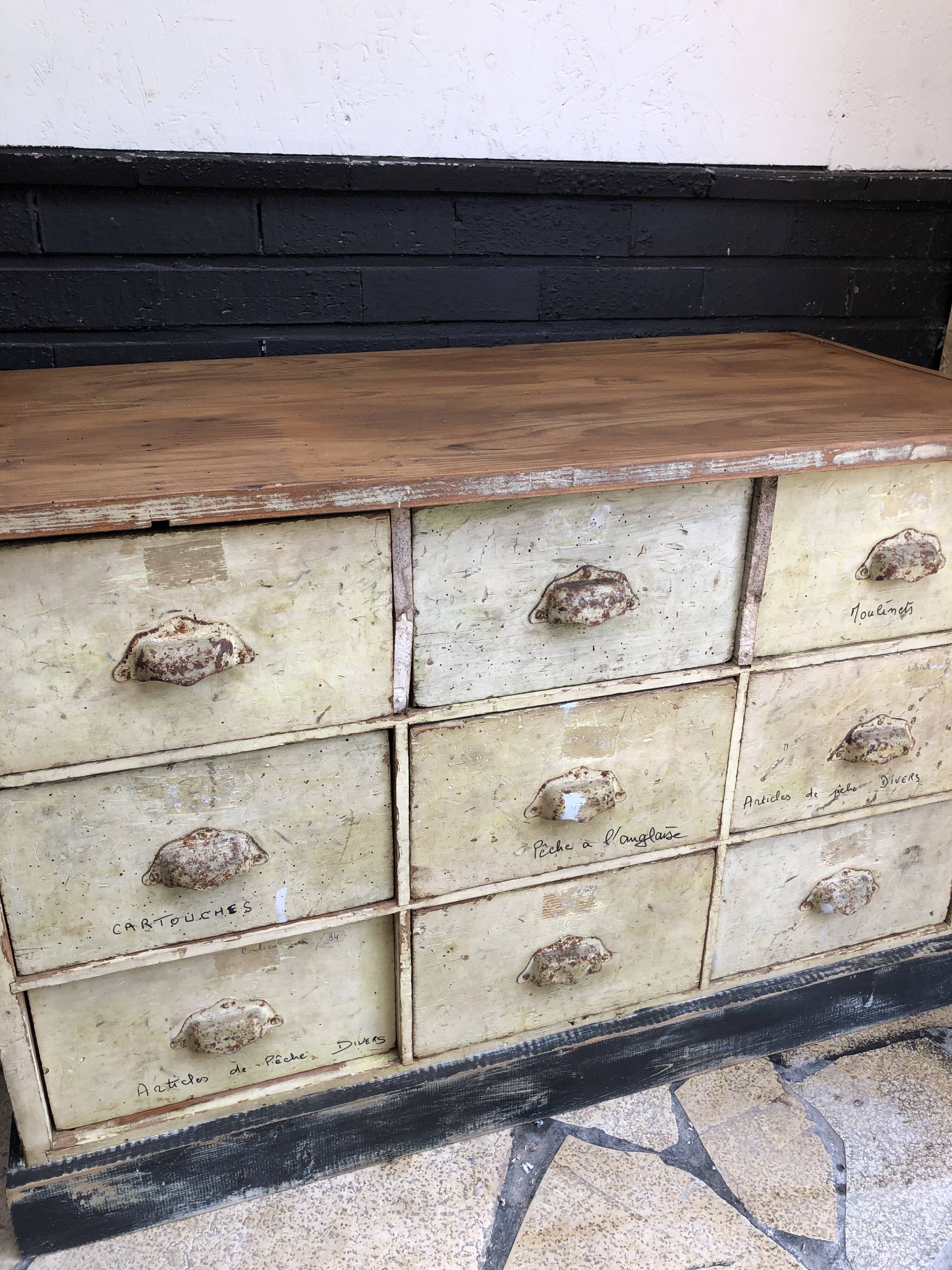 Trade cabinet with drawers