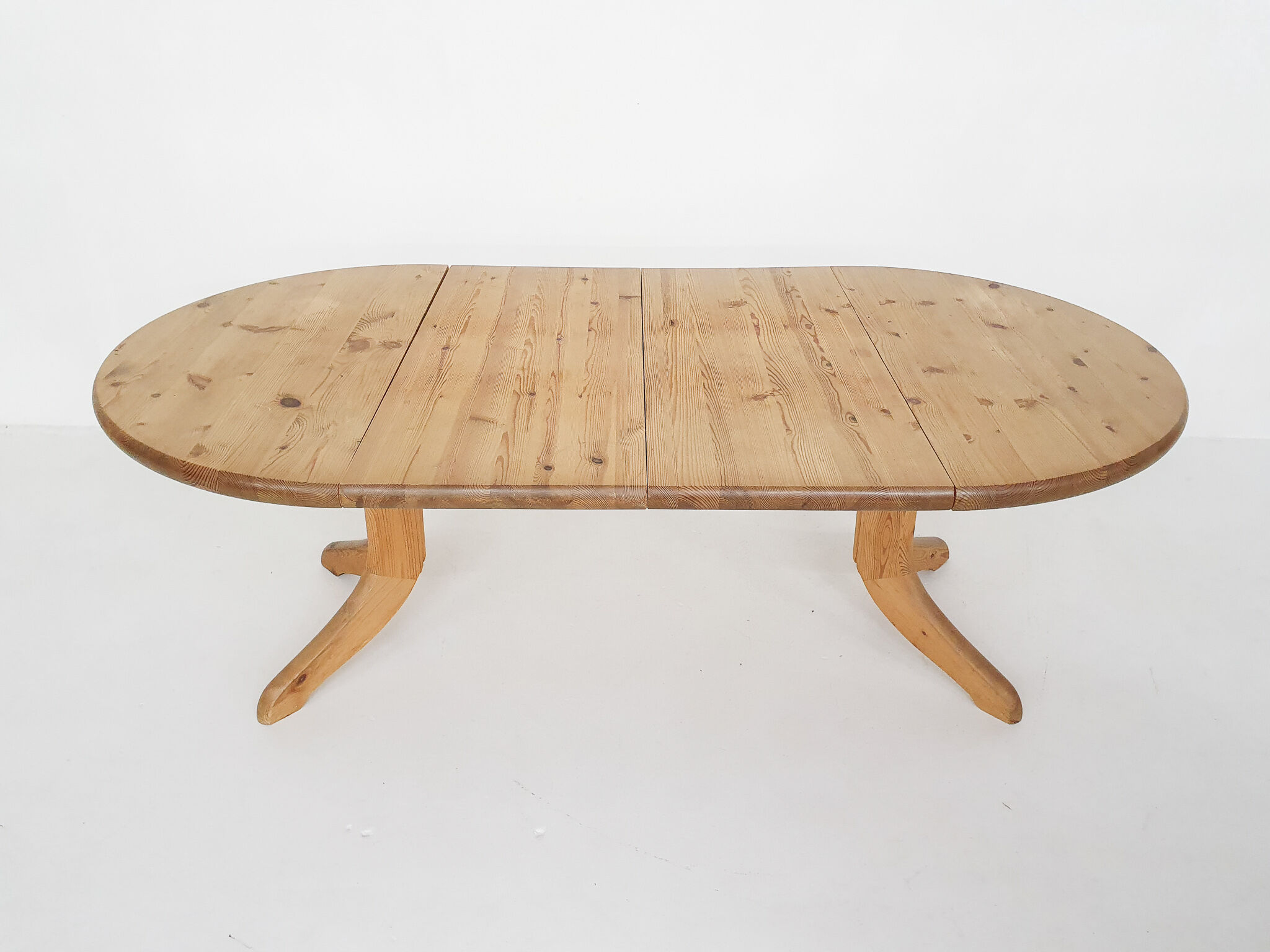 Large pinewood extendable dining table1970's
