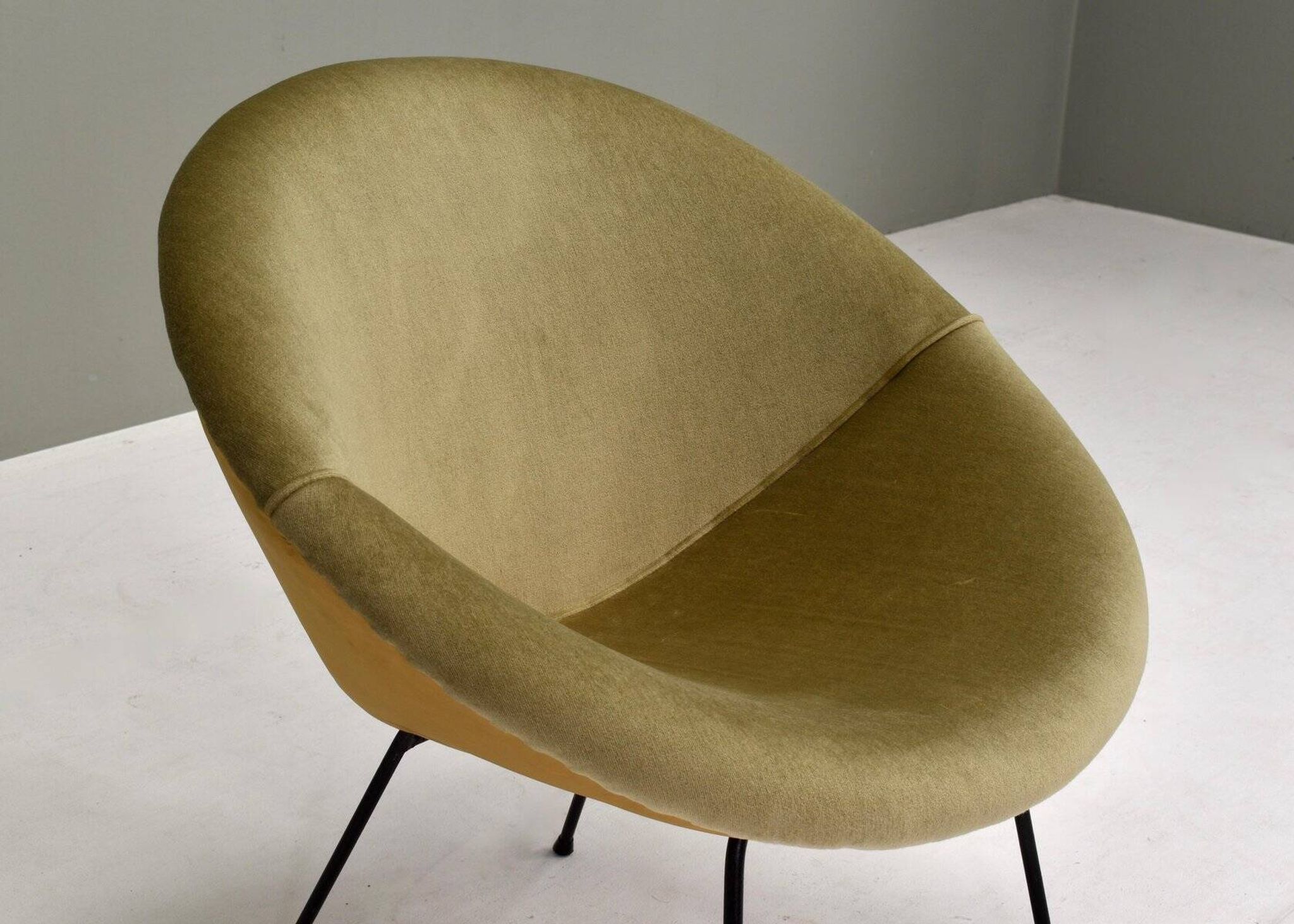 Fauteuil en velours en forme de cercle, années 1950