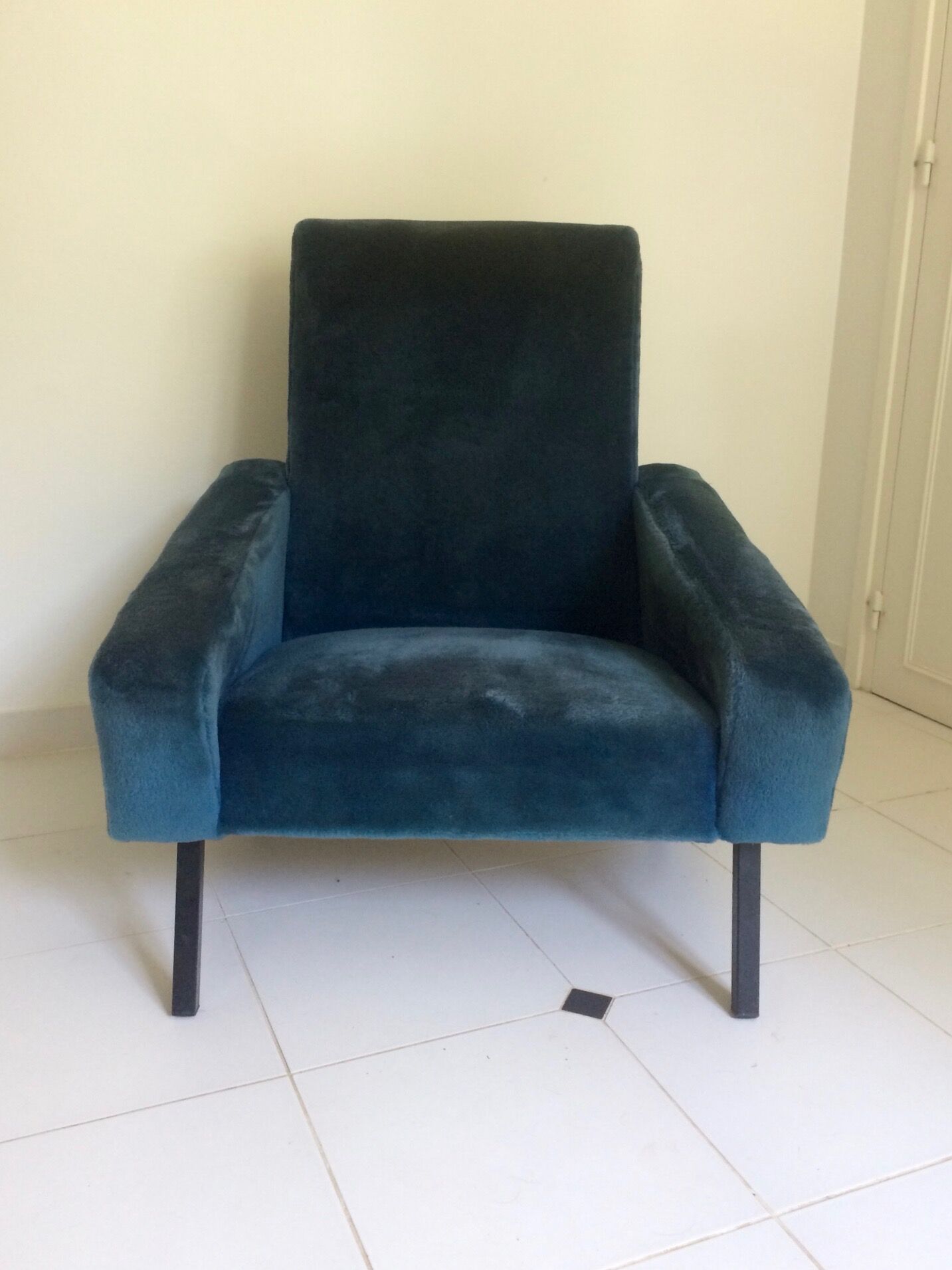 Armchair blue duck
