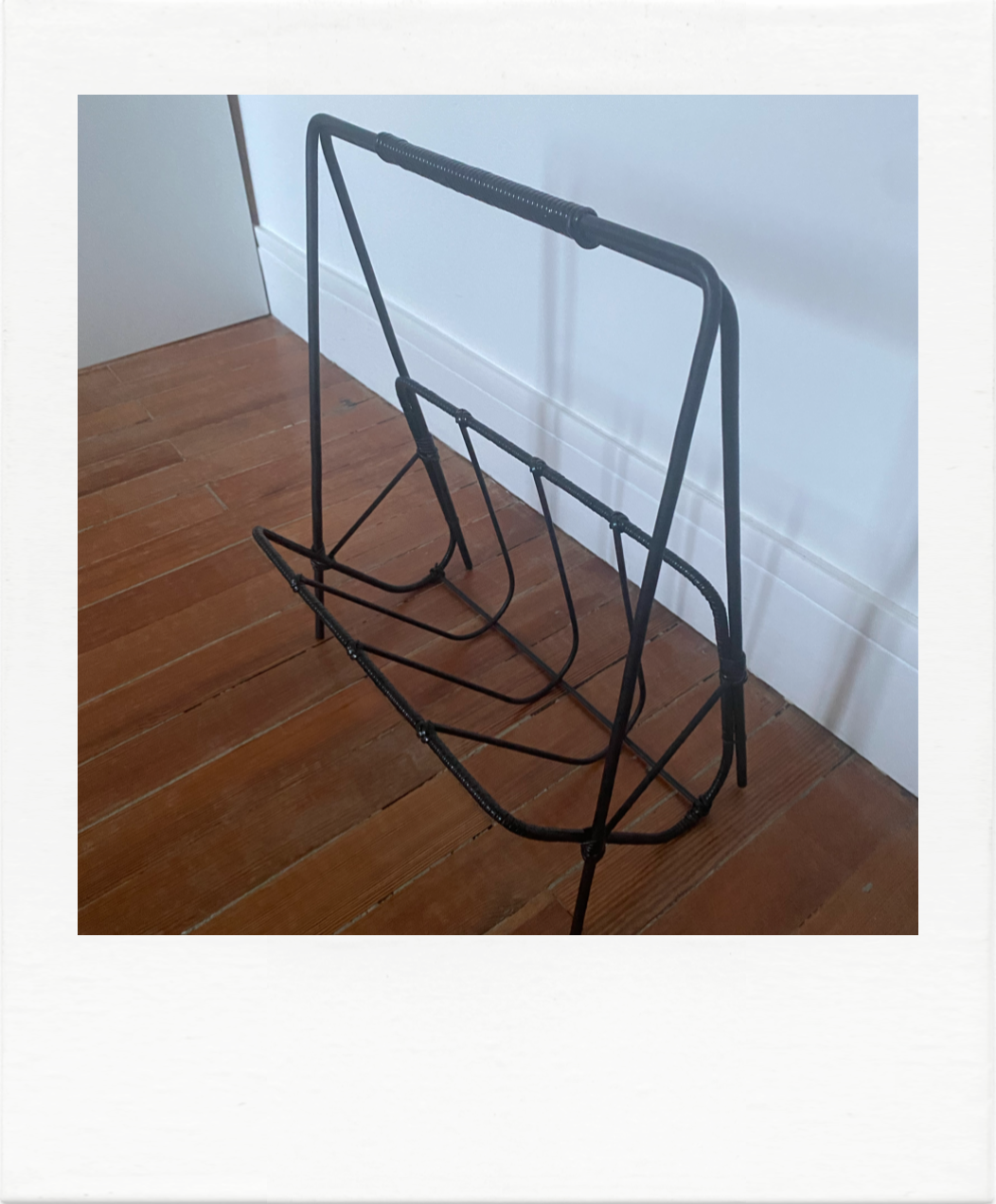 Magazine holders black metal and scoubidou