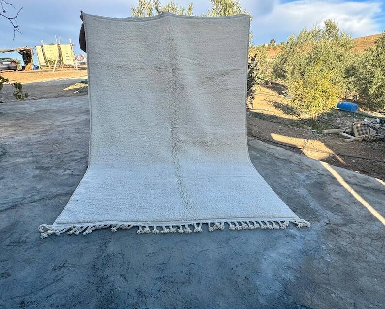 Simple white handmade rug 250cm x 150cm