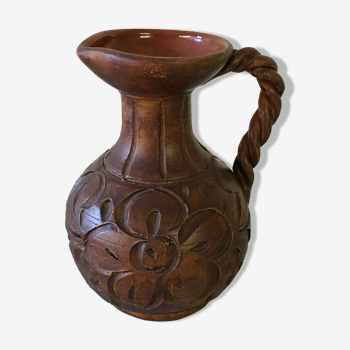 Wooden pitcher and ceramic