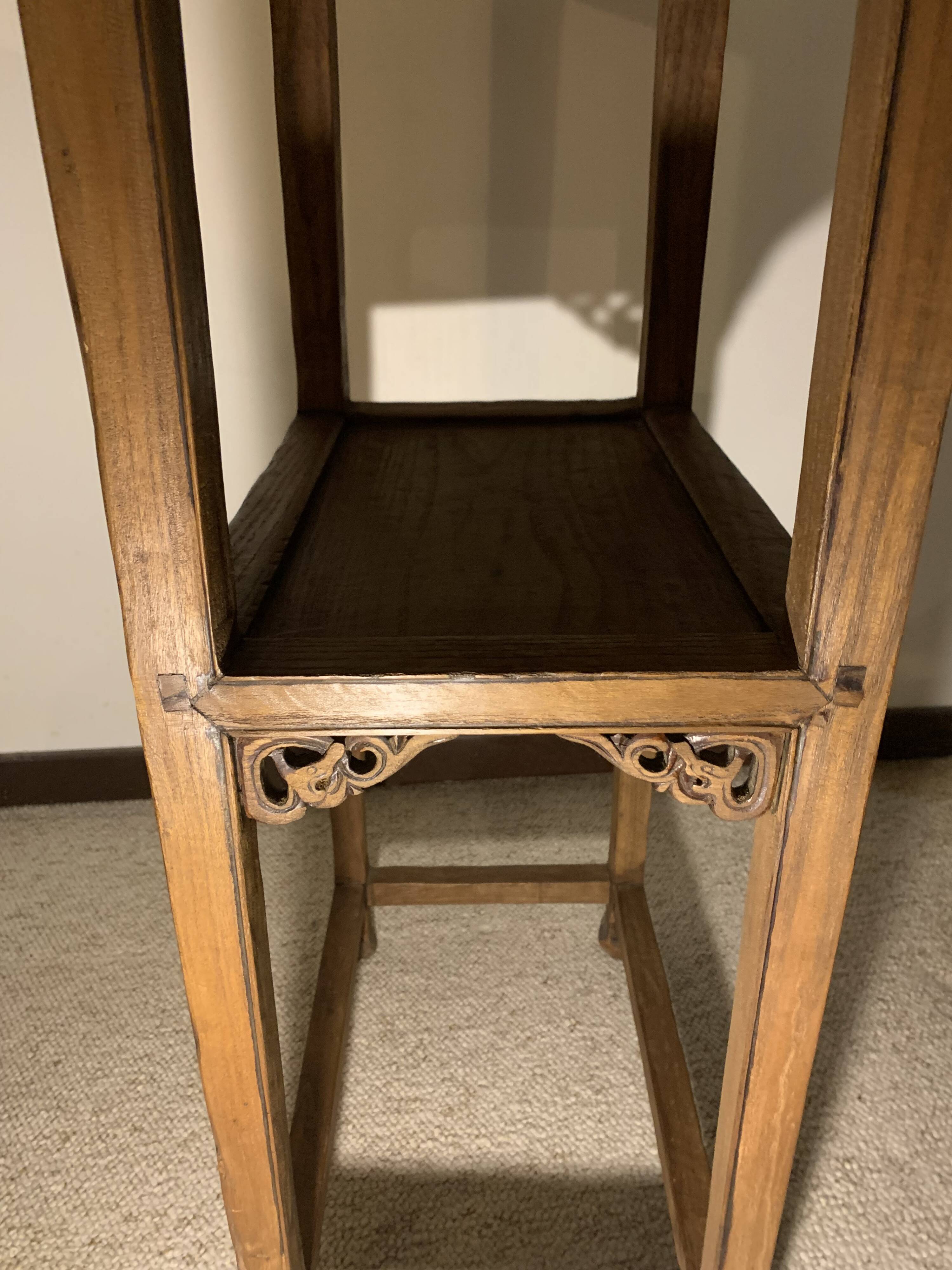 Chinese side table in Elm (Bedside or Tea stand), late 19th century.