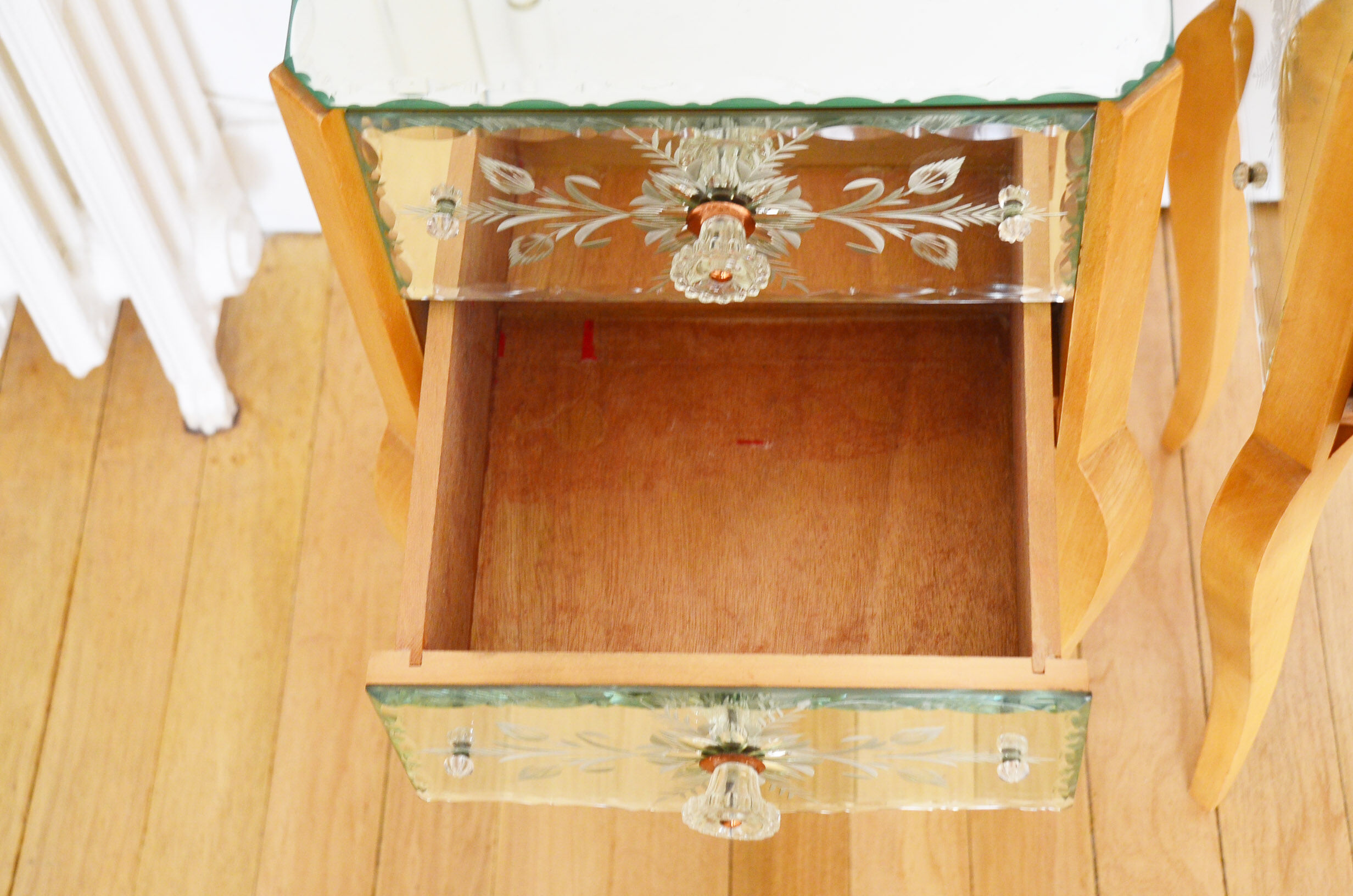 Lot 2 side mirrors tables venetians 50s