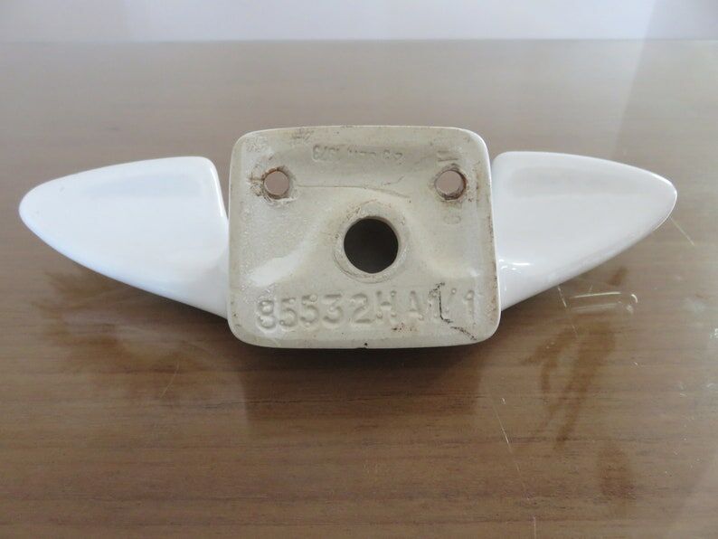 Double hook in white porcelain Art Deco style